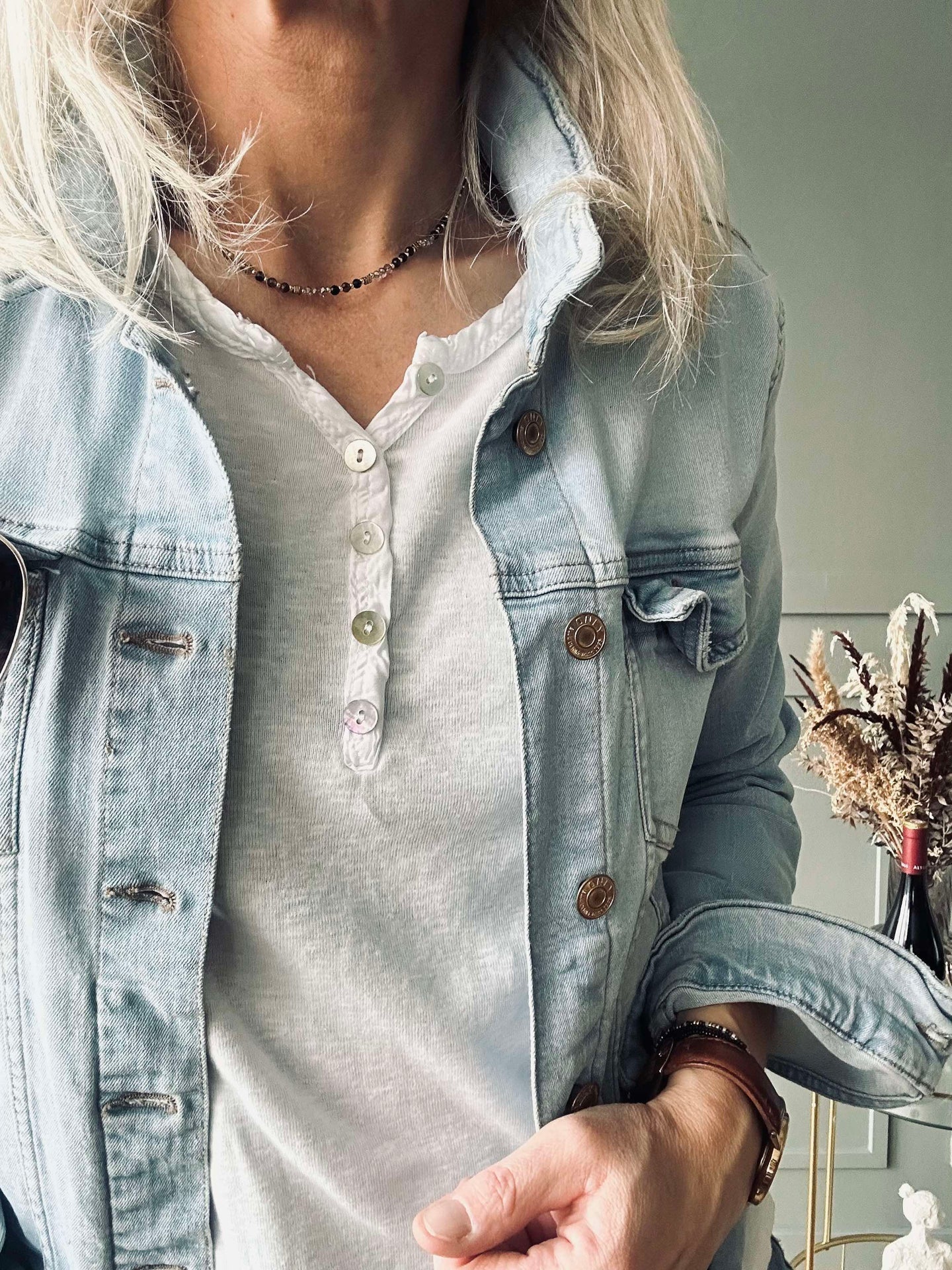 Basisbluse med knapper – White