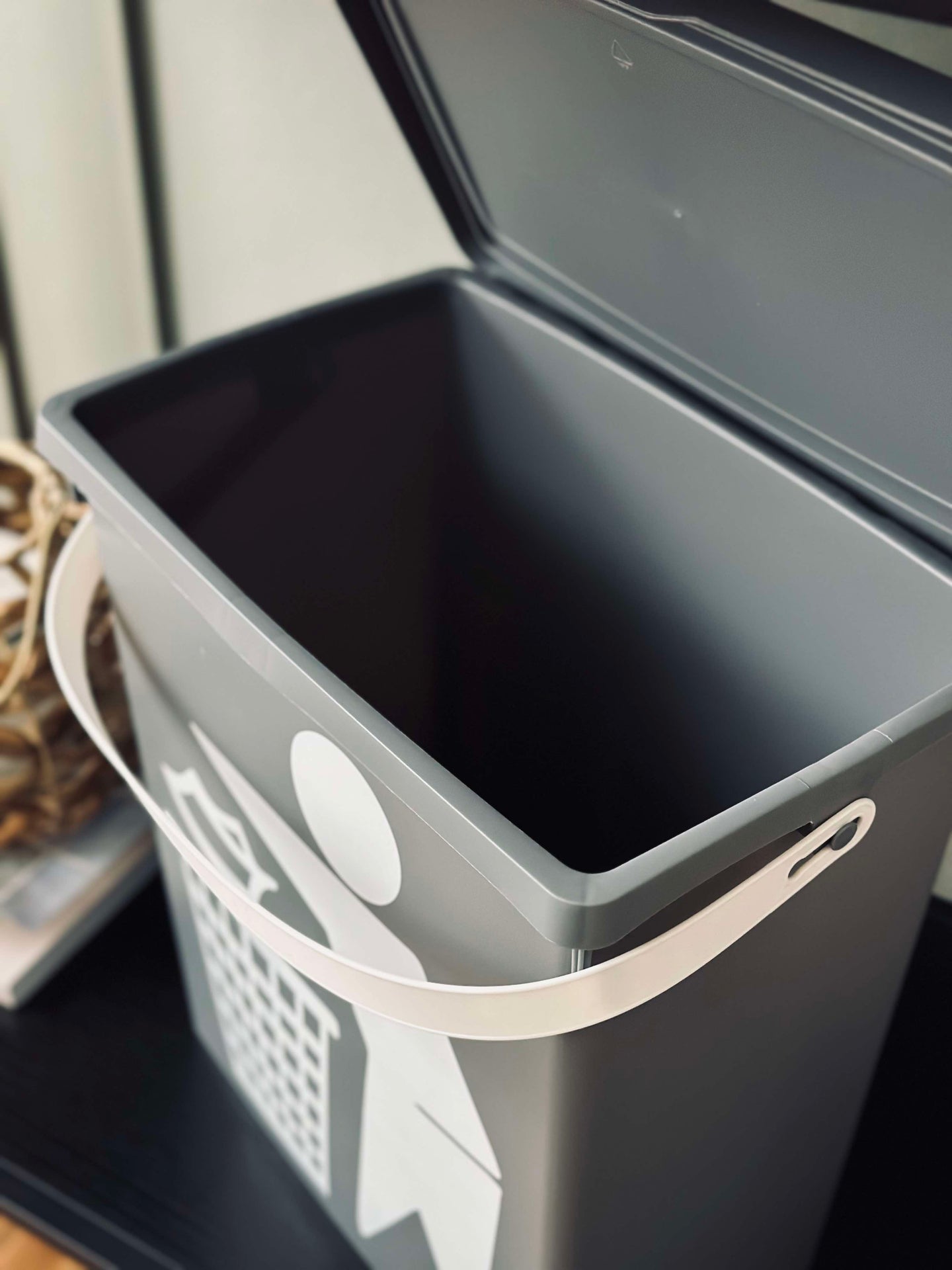 BIO Bøtte med lokk 12 liter - Grå