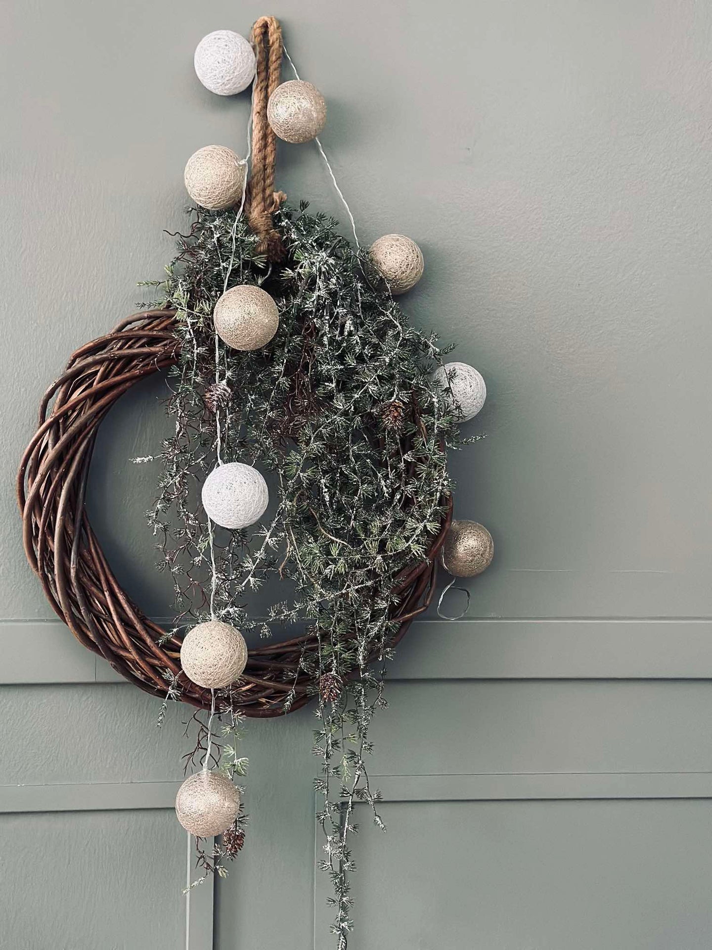 Lyskjede med LED-kuler - Gylden beige