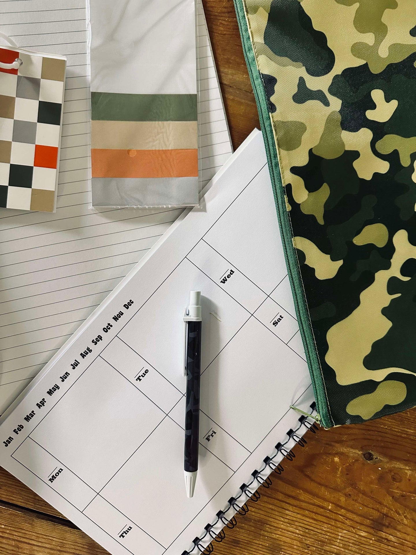 Sett med notatbøker og veske - Army