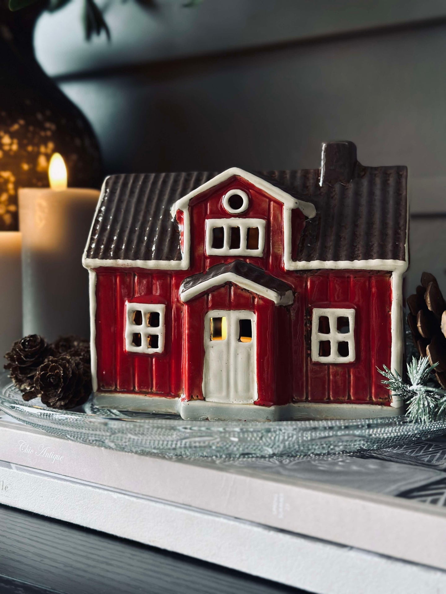 Lyshus Keramikk - Rødt Trehus