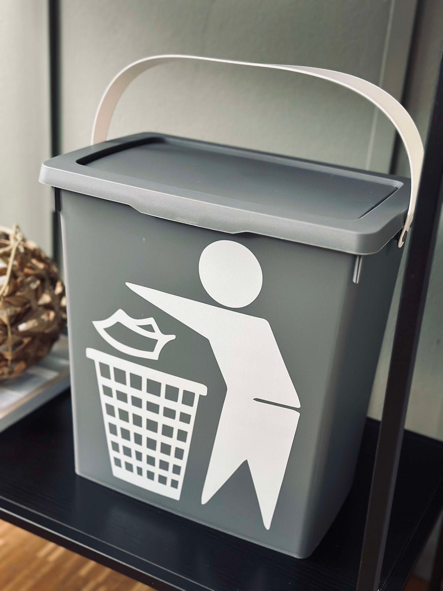 BIO Bøtte med lokk 12 liter - Grå