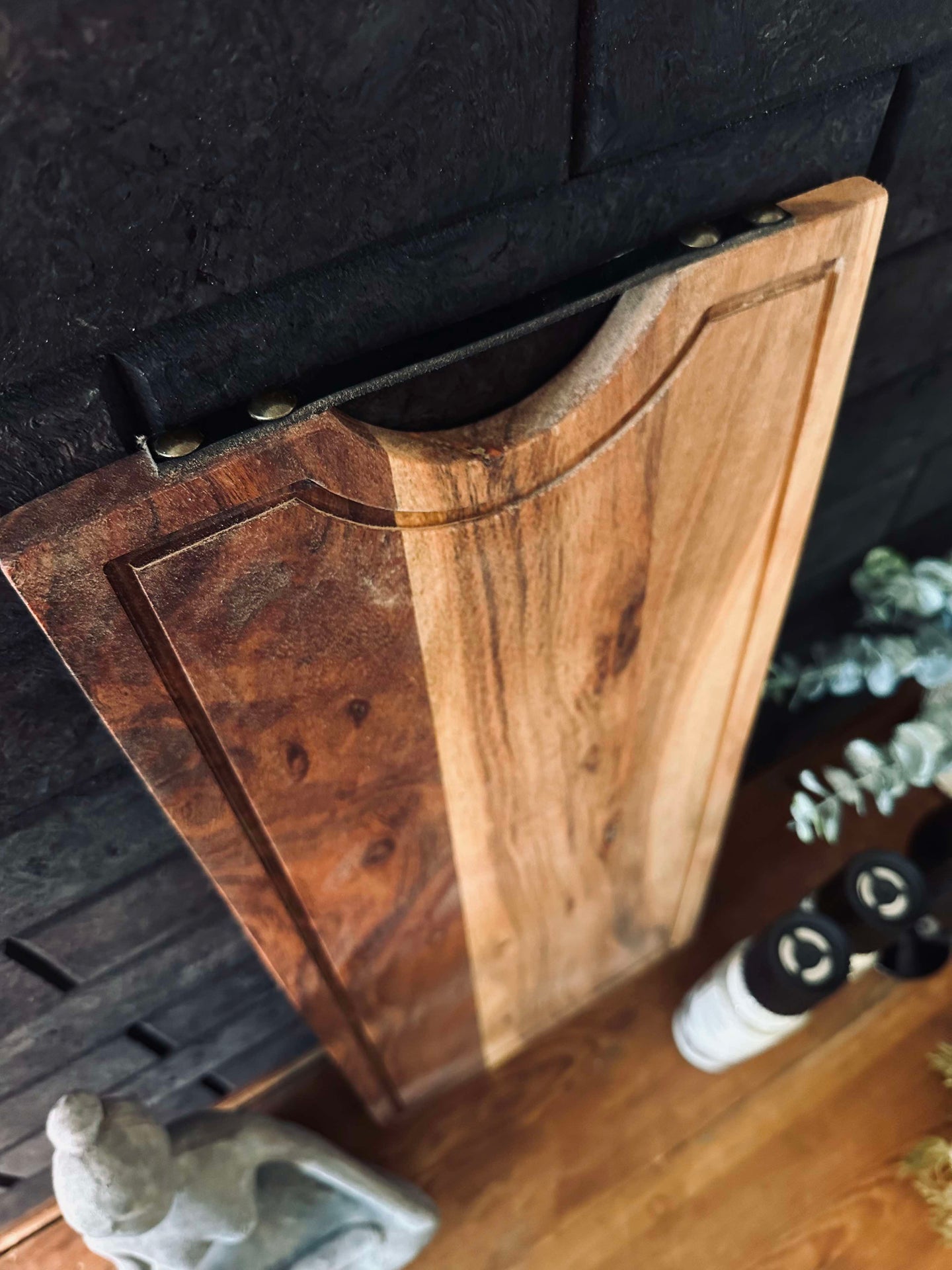 Skjærefjøl i akasietre med saftrille - Oljet