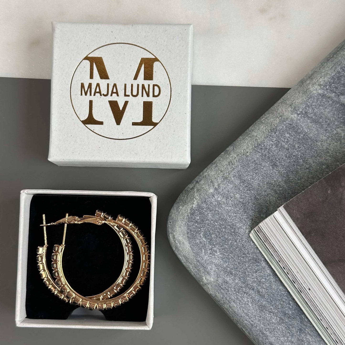Øreringer Smilla Hoops 18K forgylt - Svart