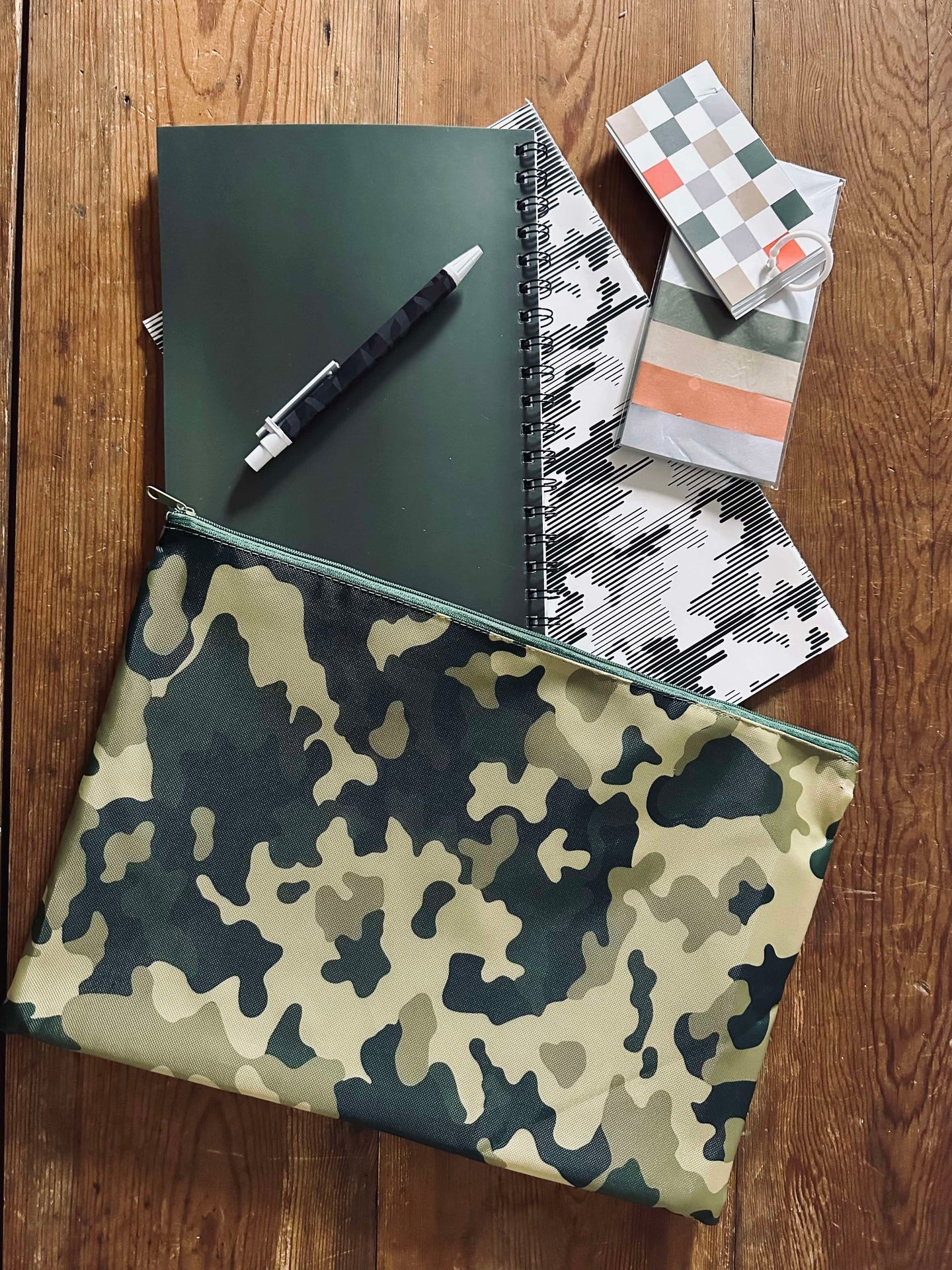 Sett med notatbøker og veske - Army