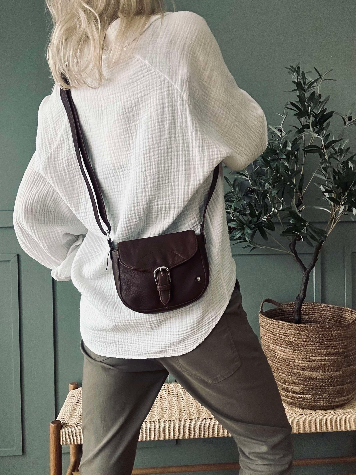 Crossbody Aura Mørkebrun