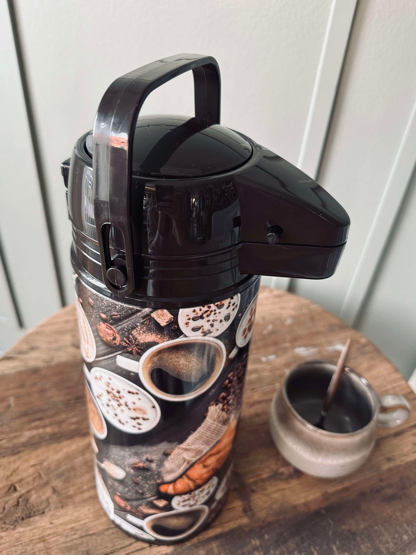 Termokanne med pumpe - 1900 ml.