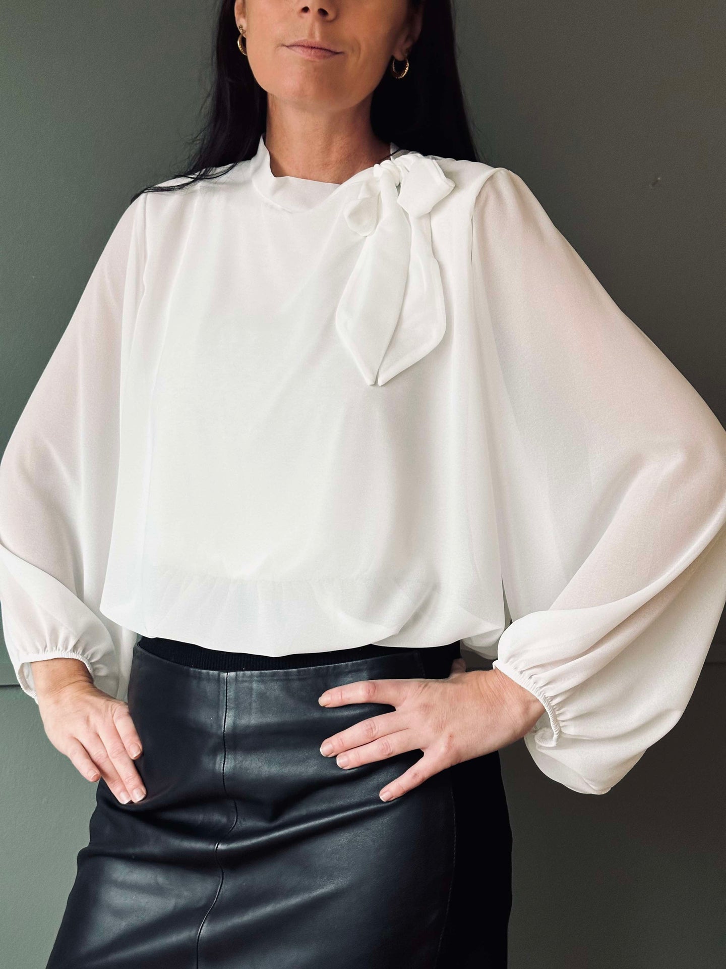 Bluse m. Sløyfe - White