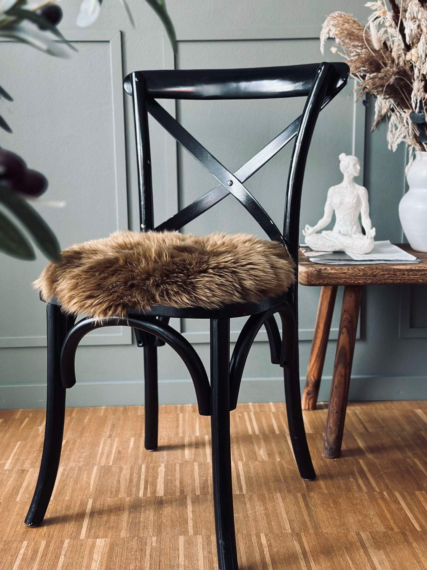 Seteskinn av lammeskinn – Dark brown