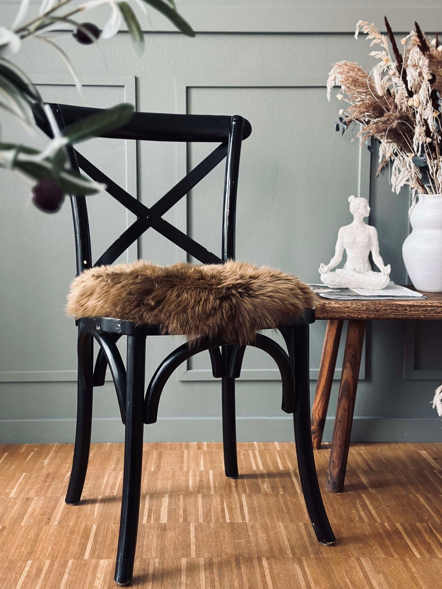 Seteskinn av lammeskinn – Dark brown