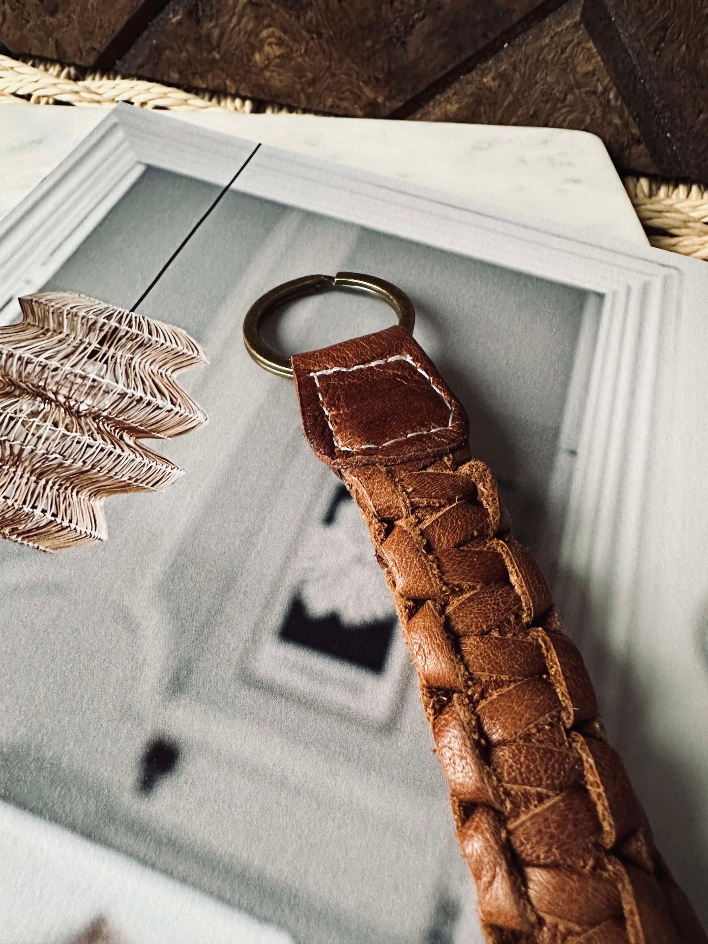 Nøkkelsnor Helma- Leather walnut