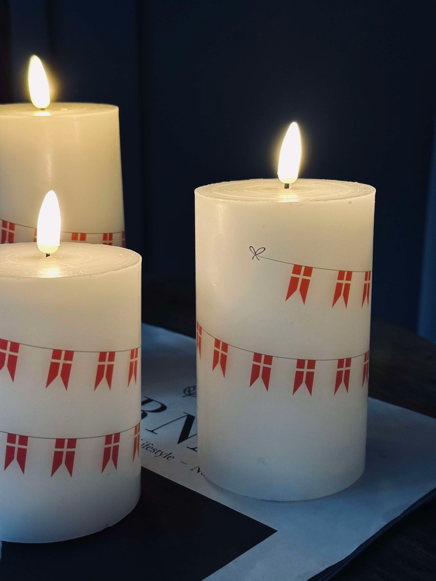 LED blokklys med flagg – Sett med 3 stk og fjernkontroll