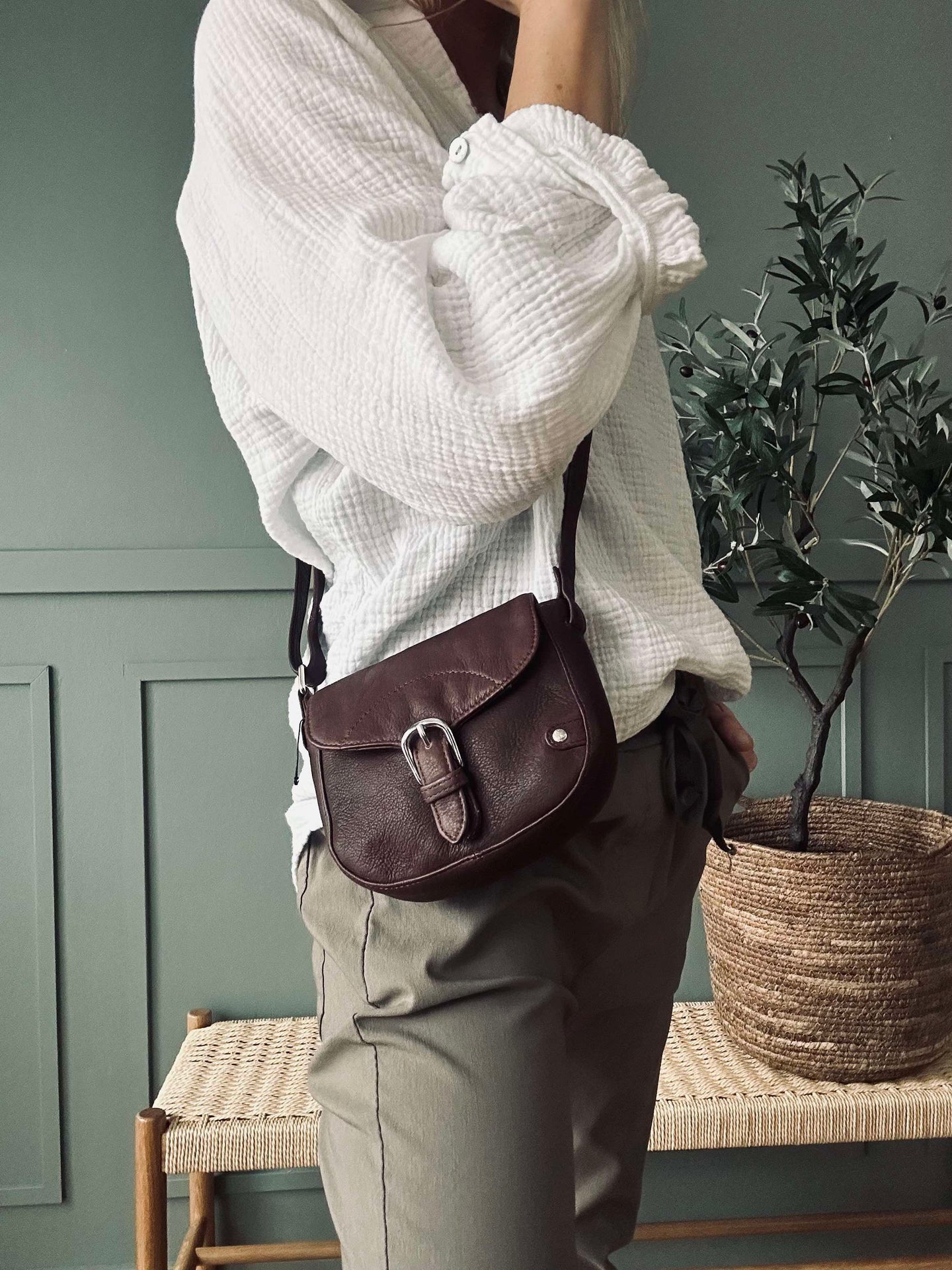 Crossbody Aura Mørkebrun