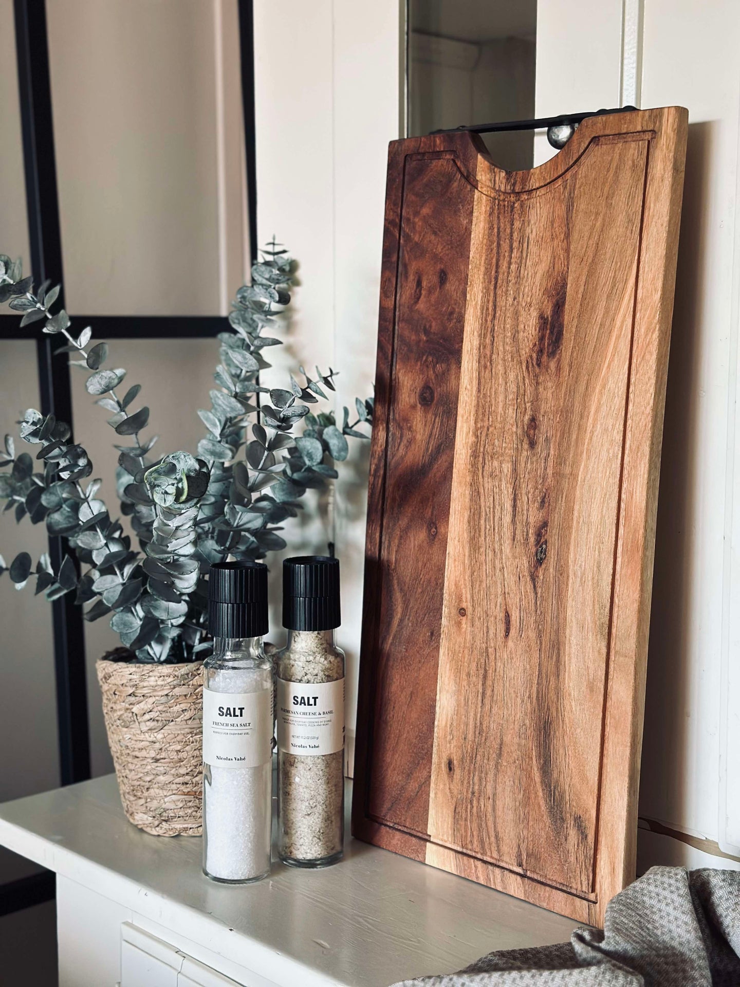 Skjærefjøl i akasietre med saftrille - Oljet