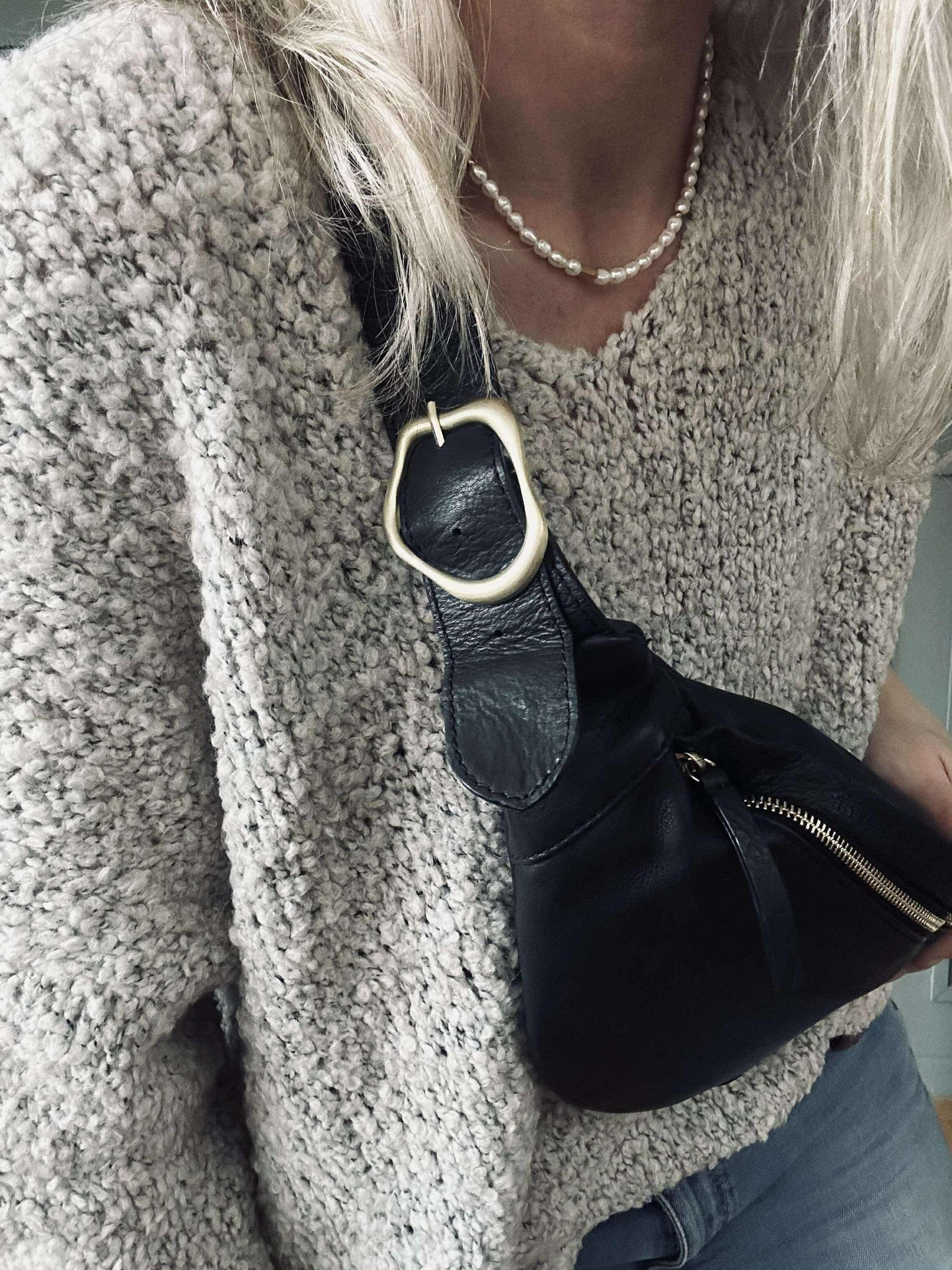 Bumbag med spenne - Black leather