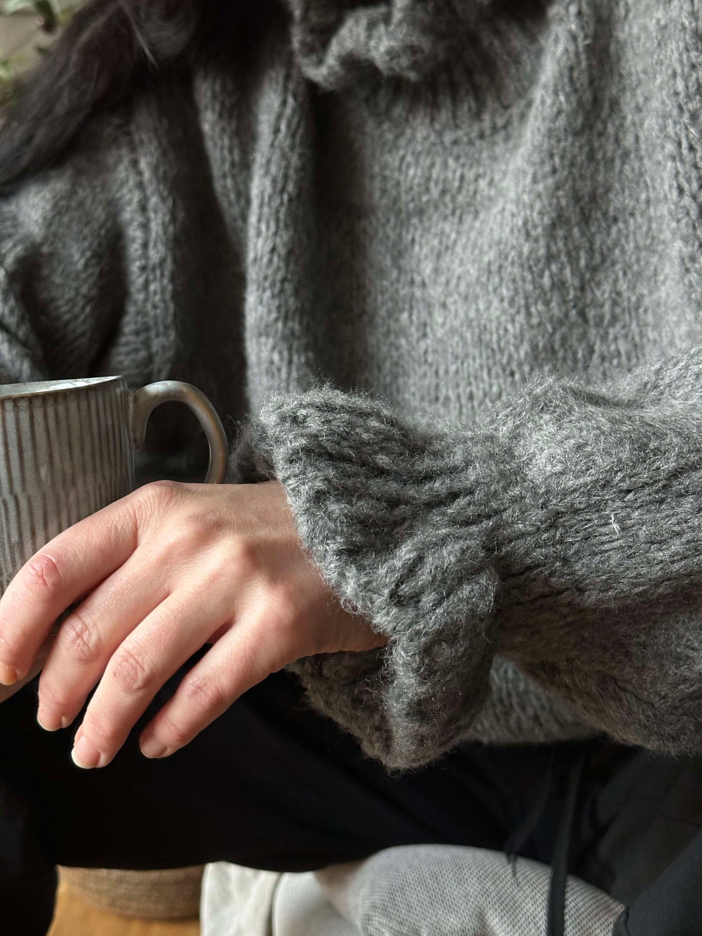 Strikk Nina - Mørk grå