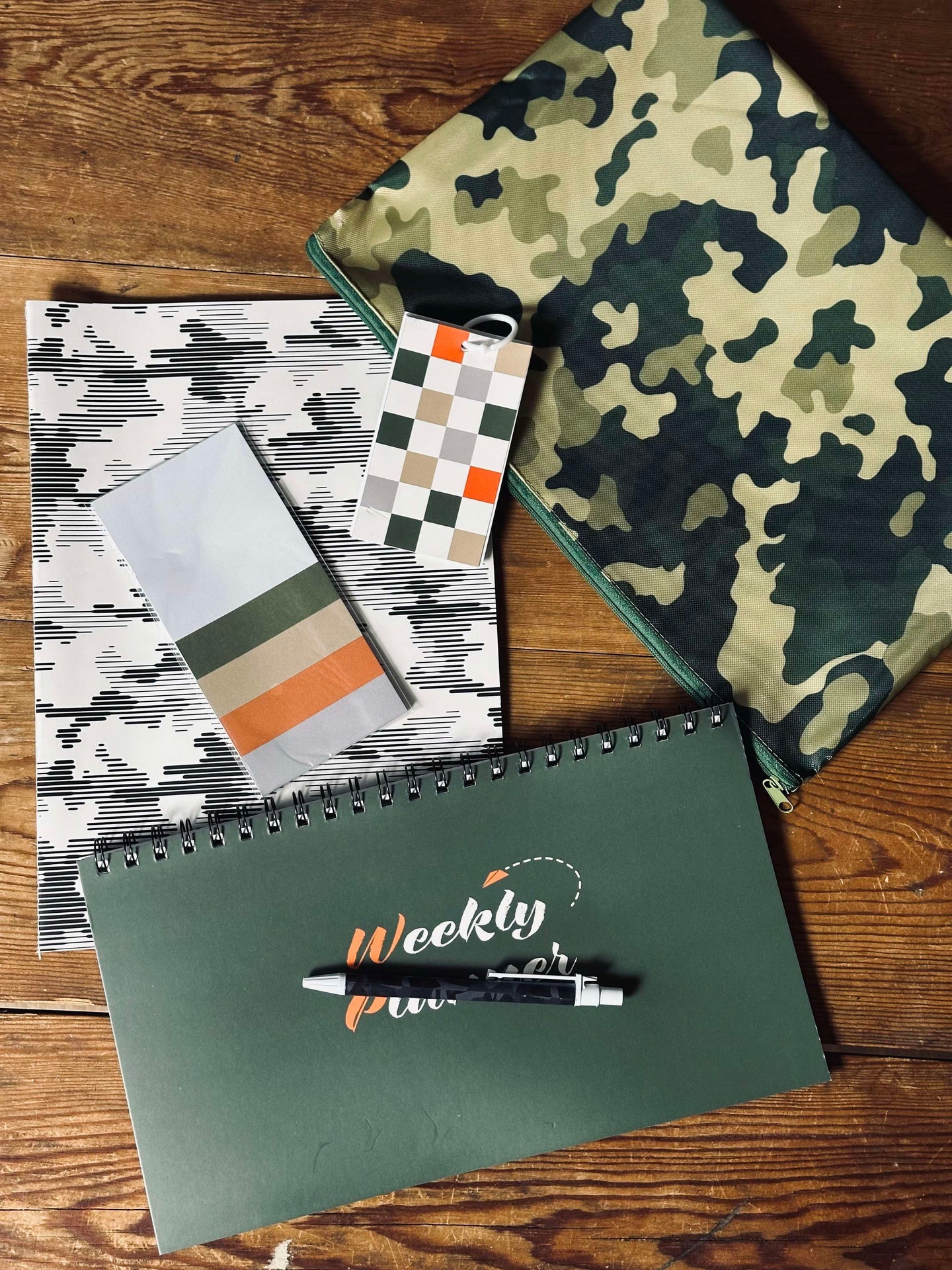 Sett med notatbøker og veske - Army