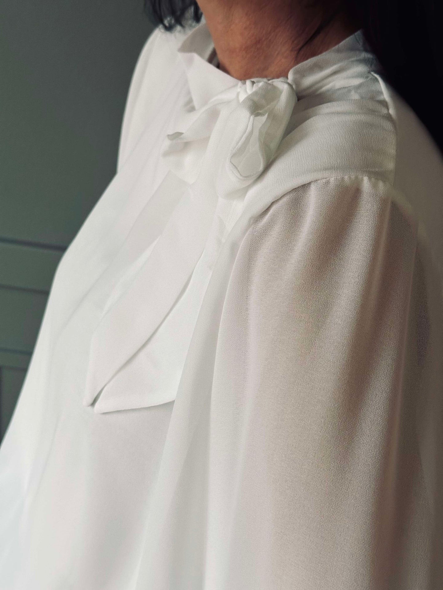 Bluse m. Sløyfe - White