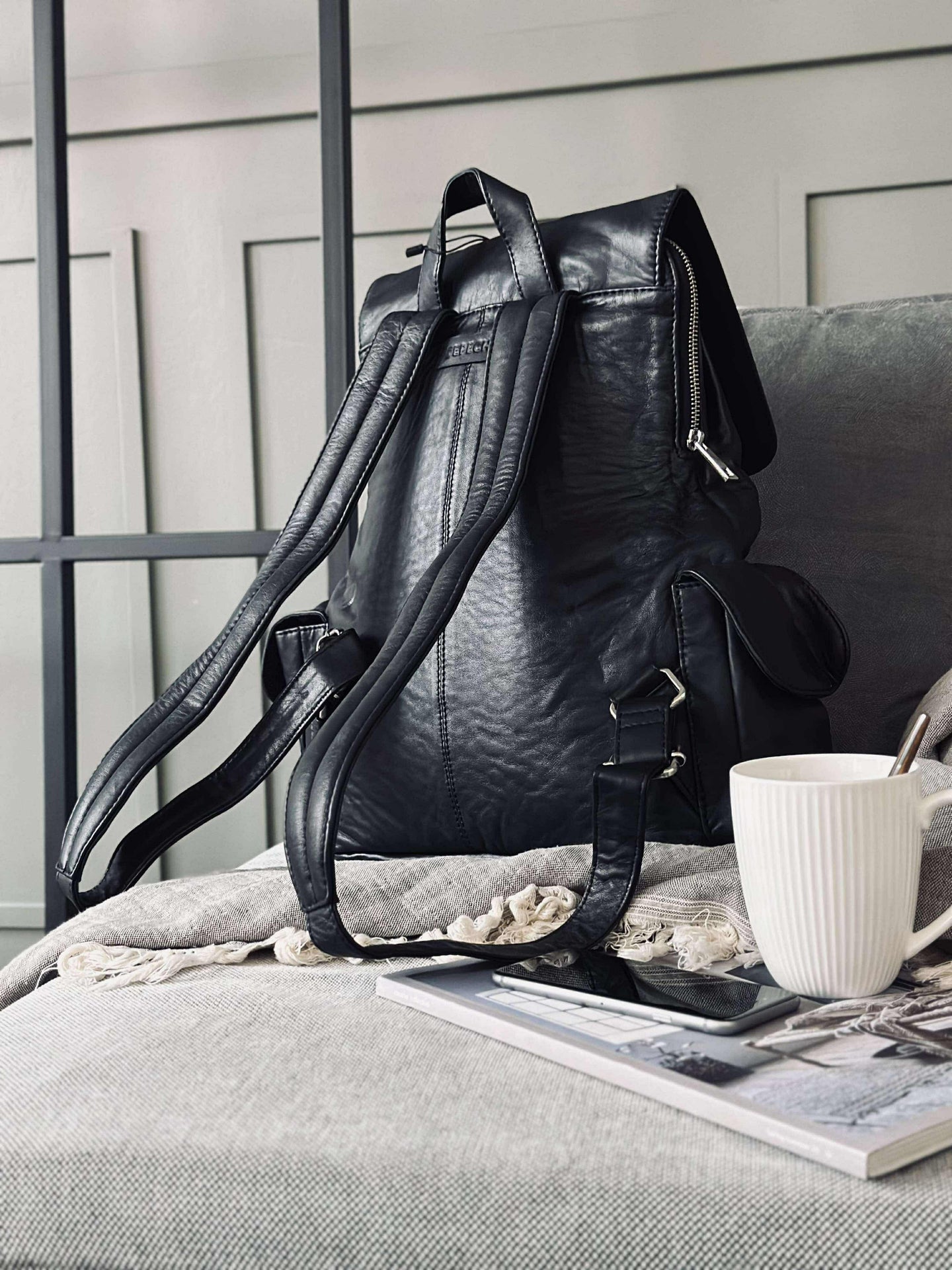 Ryggsekk kult design – Mykt lammeskinn svart