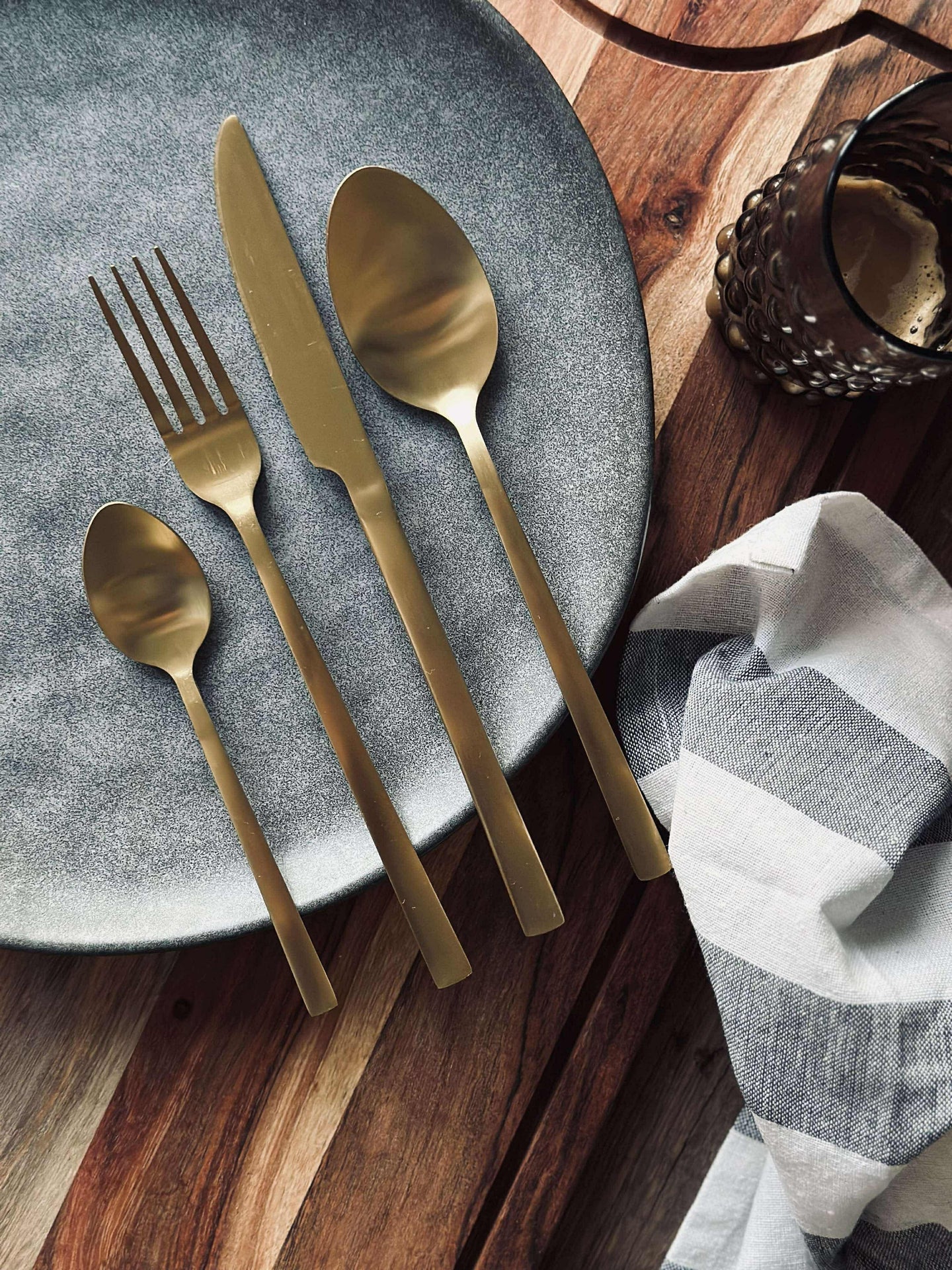 Bestikk for 4 personer - Klassisk Gull