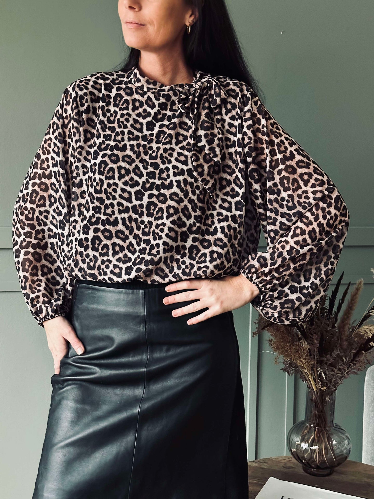 Bluse m. Sløyfe - Leopard