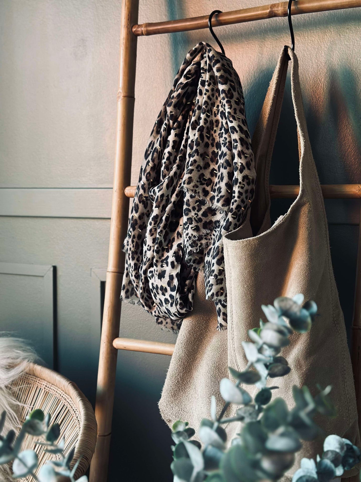 Skjerf Leopard med gulldetalj - Camel