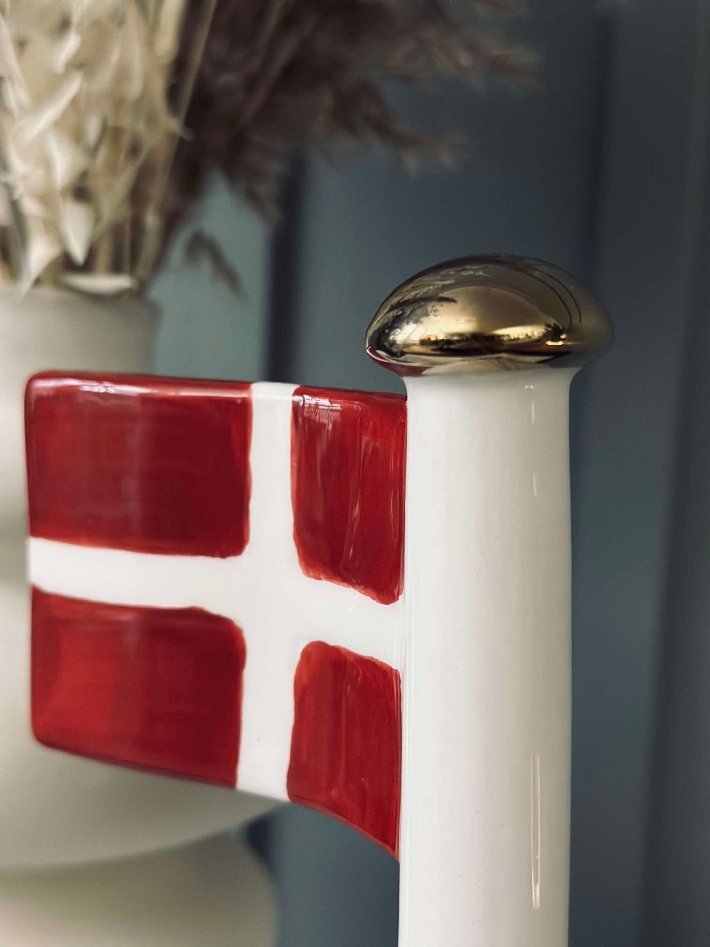 Flagg keramikk – Dannebrog m. blå fot