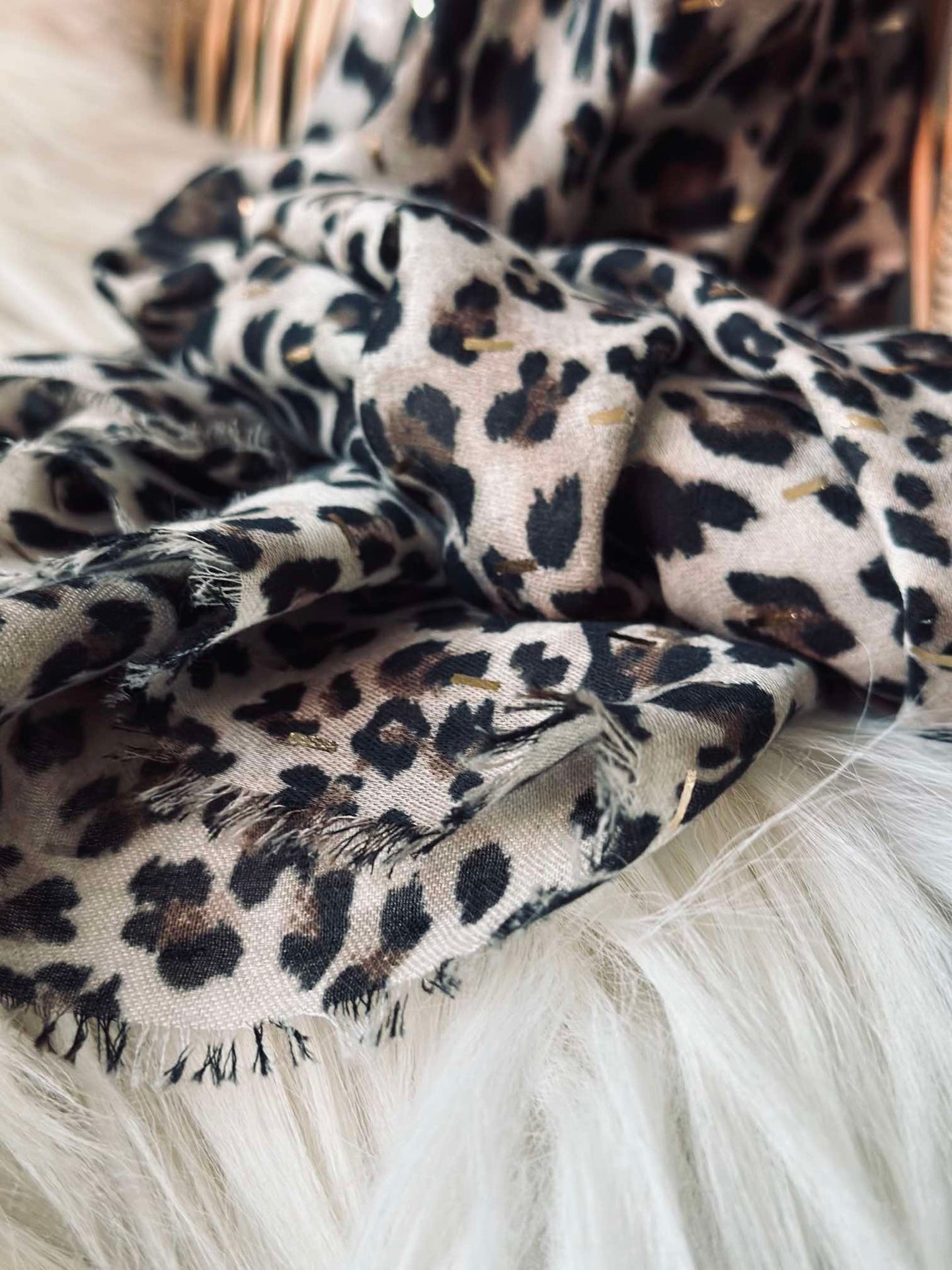 Skjerf Leopard med gulldetalj - Camel