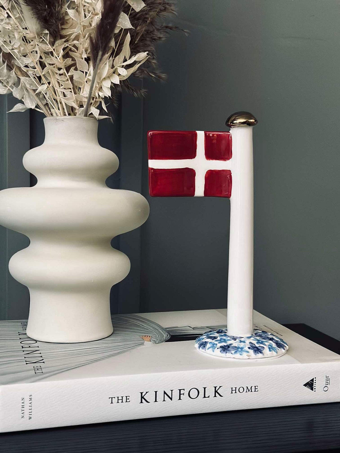 Flagg keramikk – Dannebrog m. blå fot