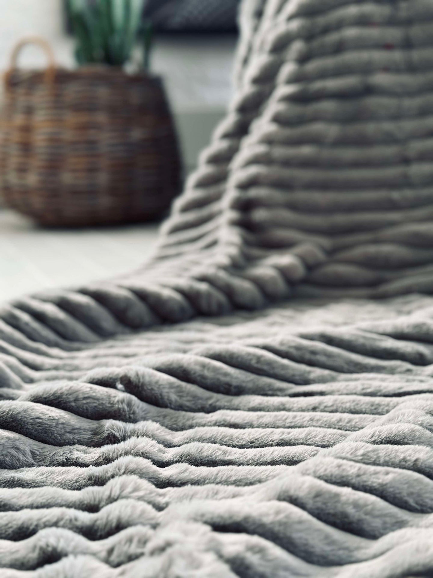 Sengeteppe STRIB - Grå