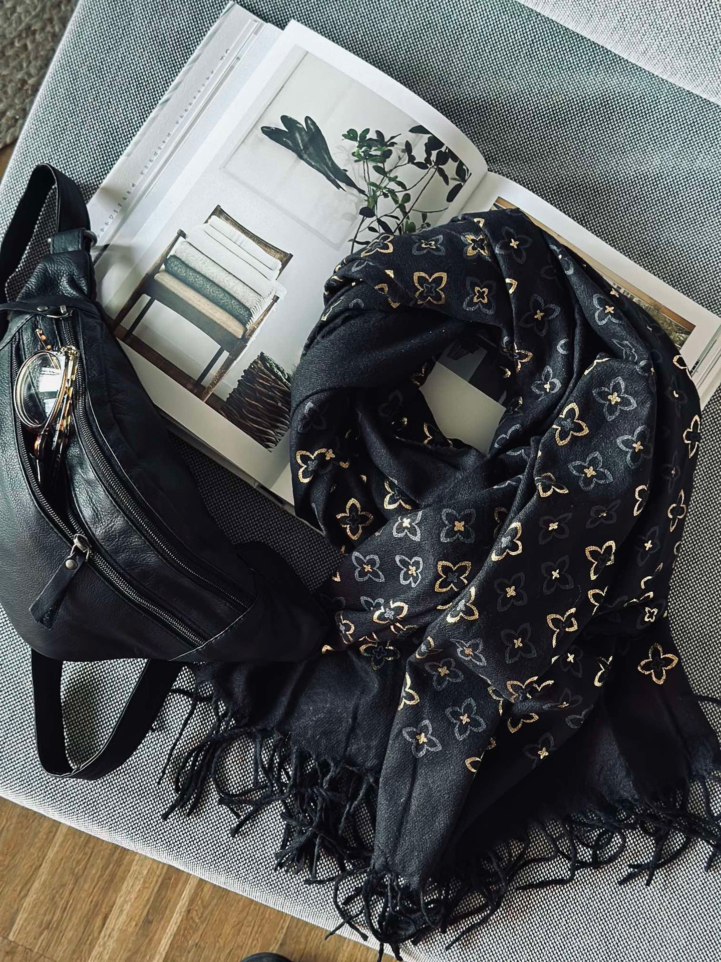 Skjerf - Black / Gold