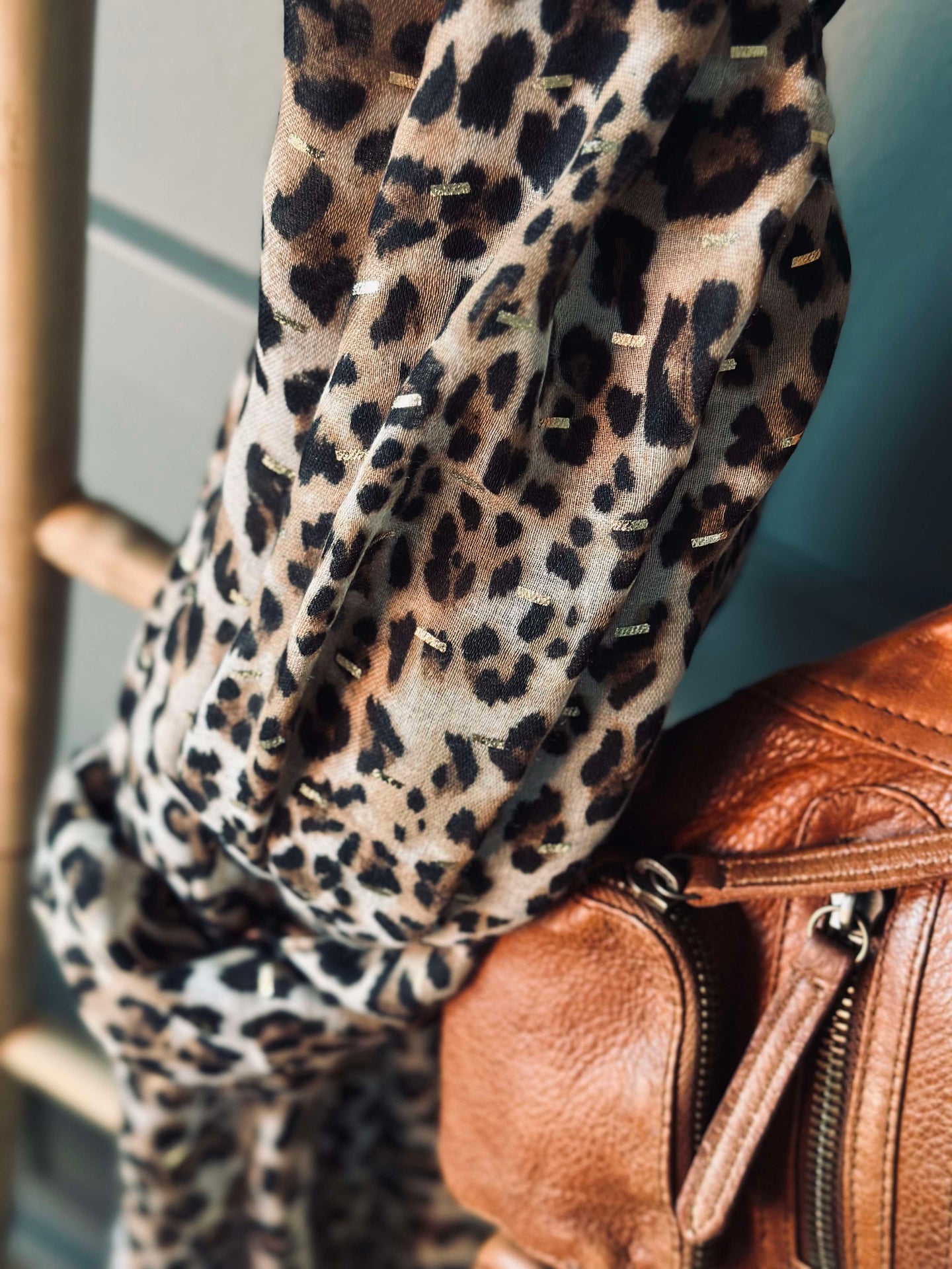Skjerf Leopard med gulldetalje - Beige