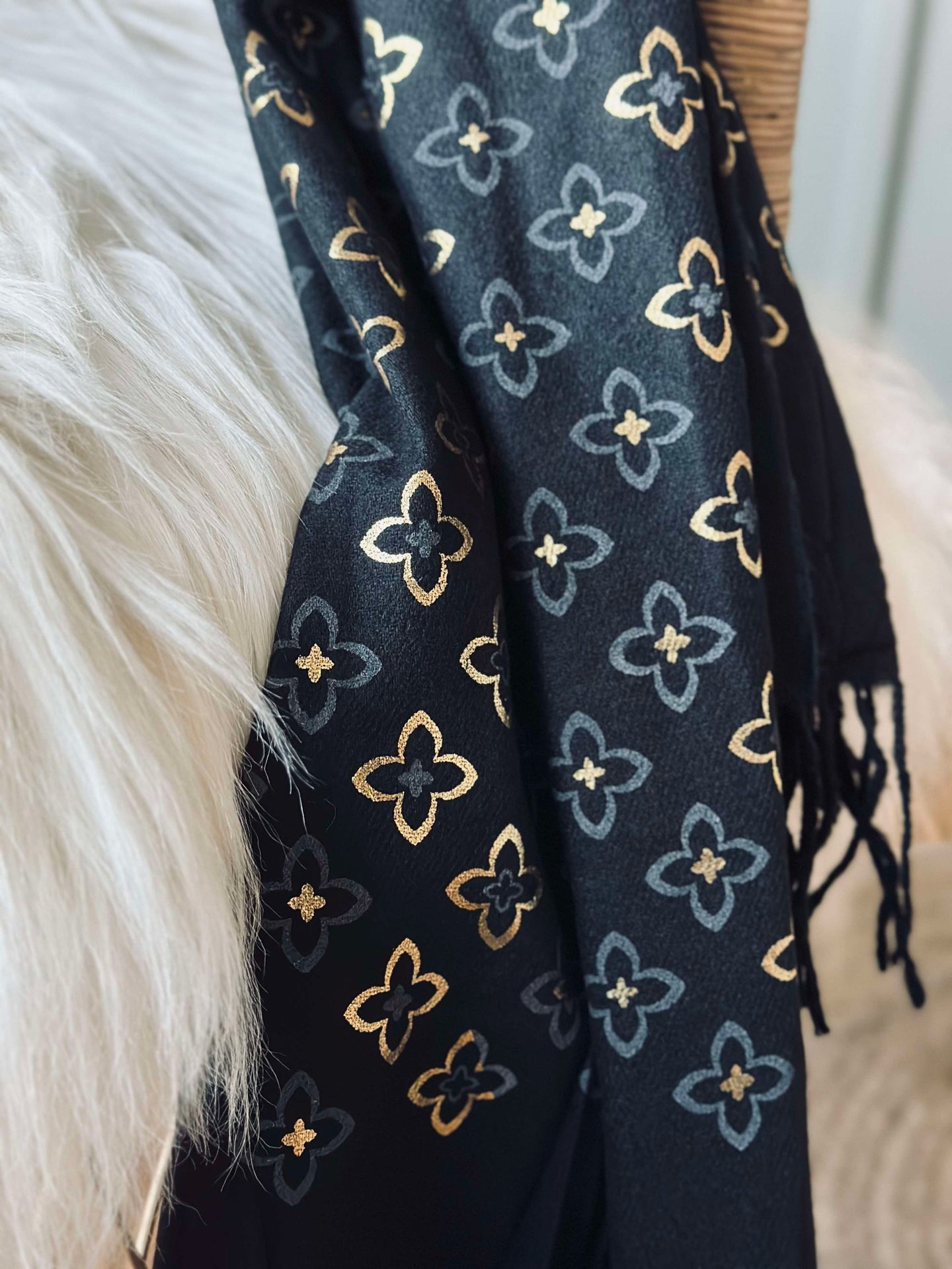 Skjerf - Black / Gold