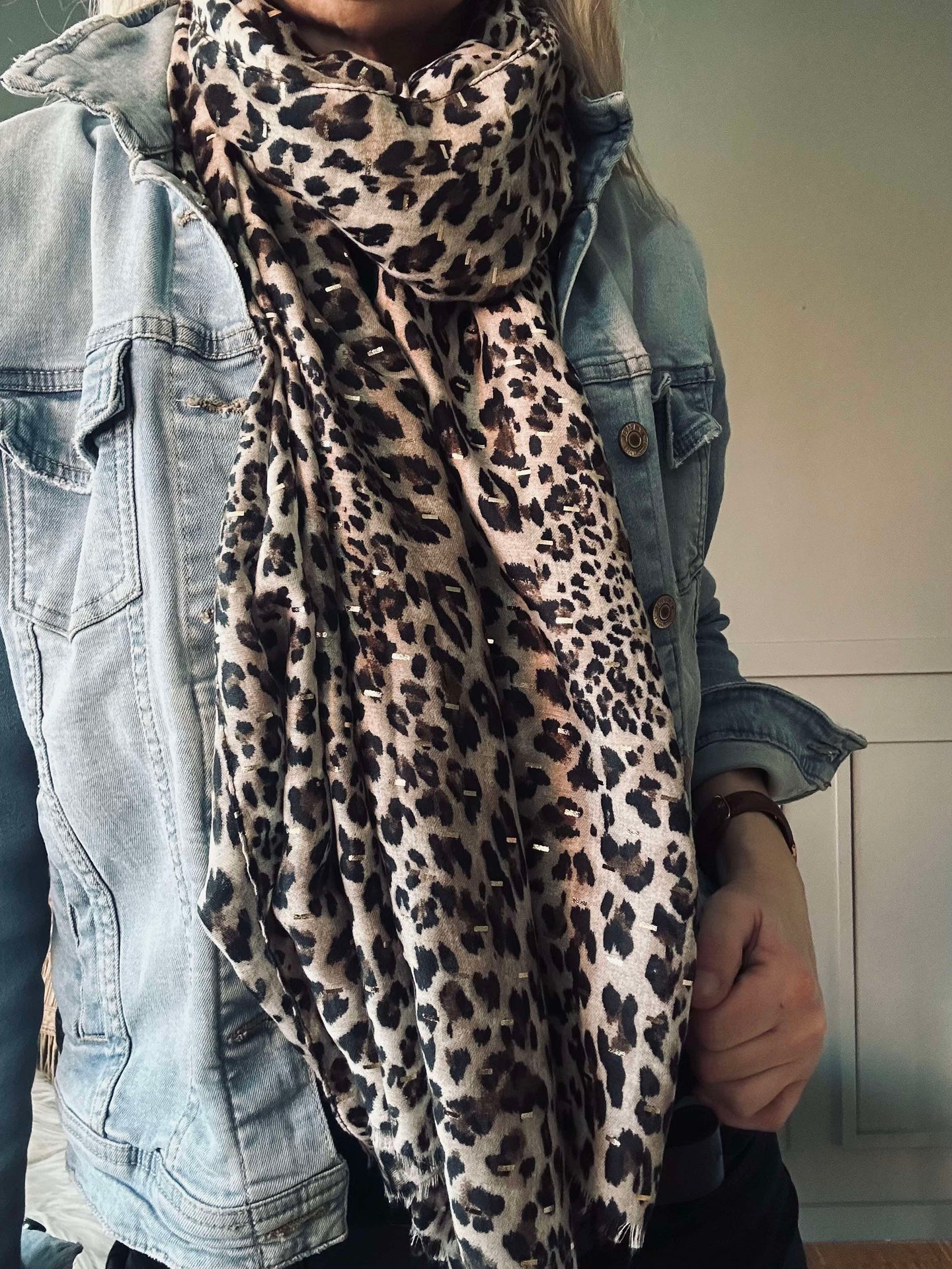 Skjerf Leopard med gulldetalj - Camel