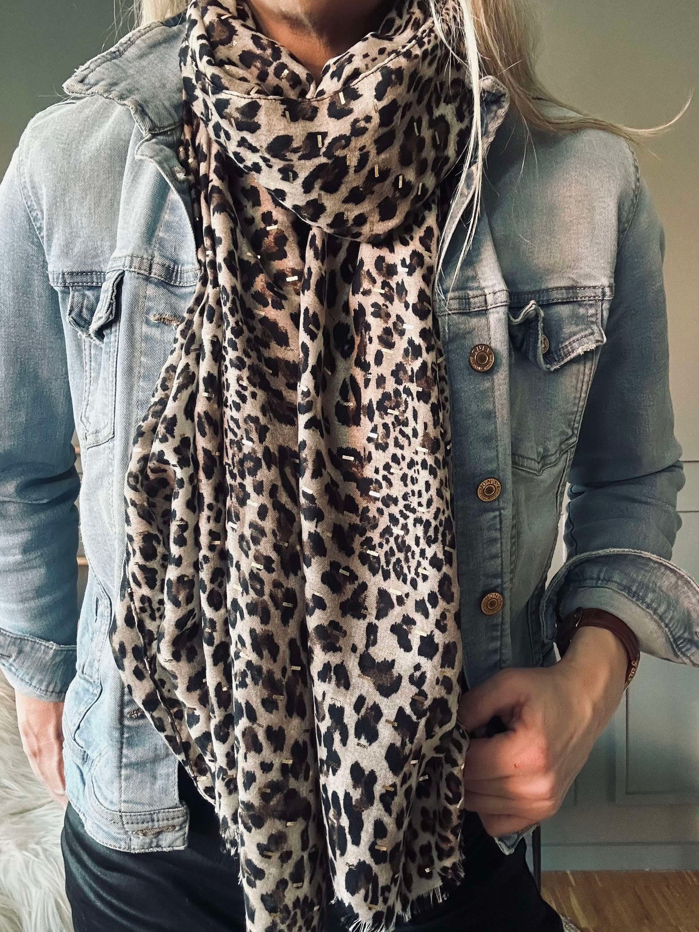 Skjerf Leopard med gulldetalj - Camel