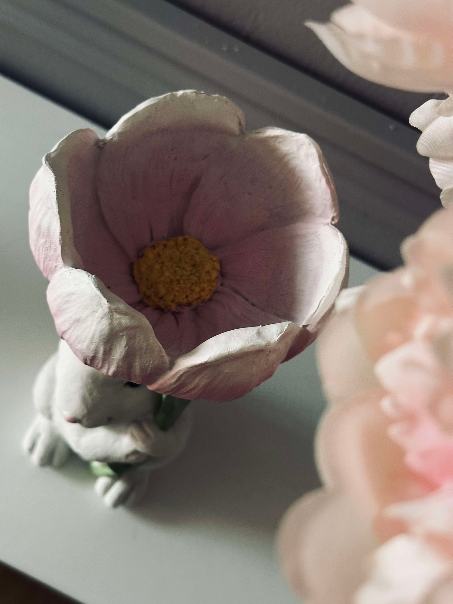 Kanin med blomst