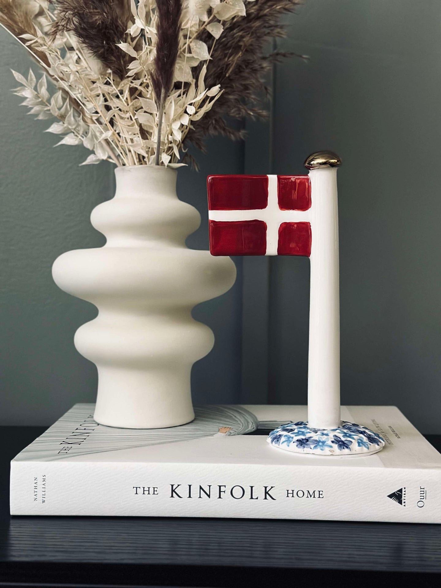 Flagg keramikk – Dannebrog m. blå fot