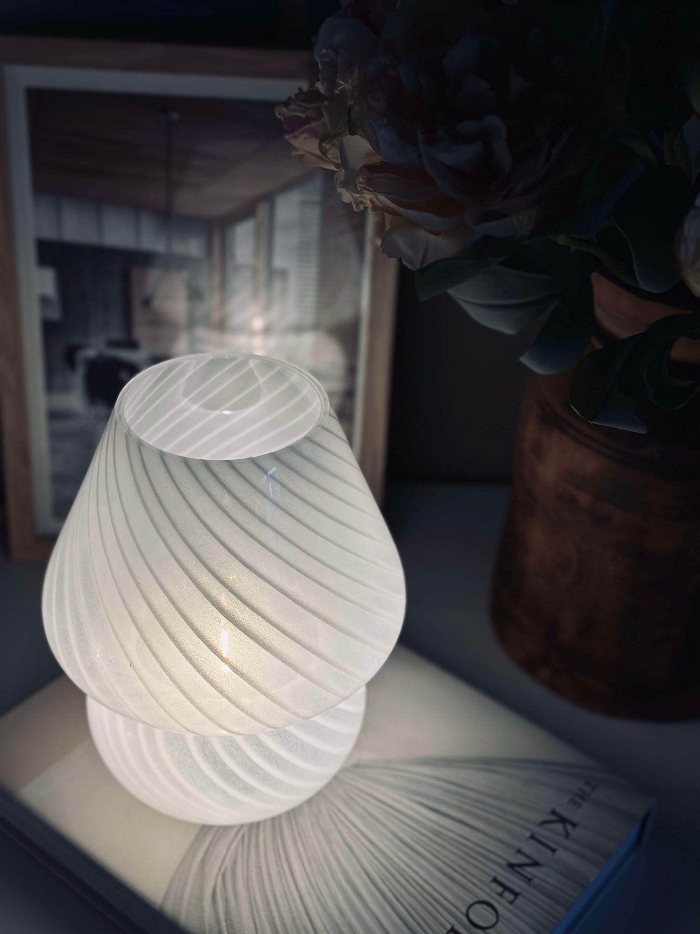 Mushroom Medium – Hvit munnblåst glass