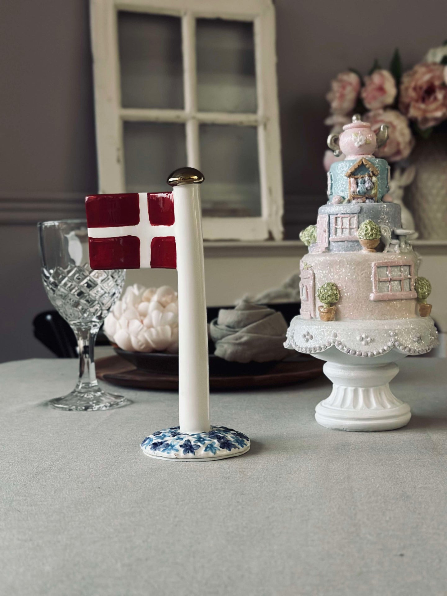 Flagg keramikk – Dannebrog m. blå fot