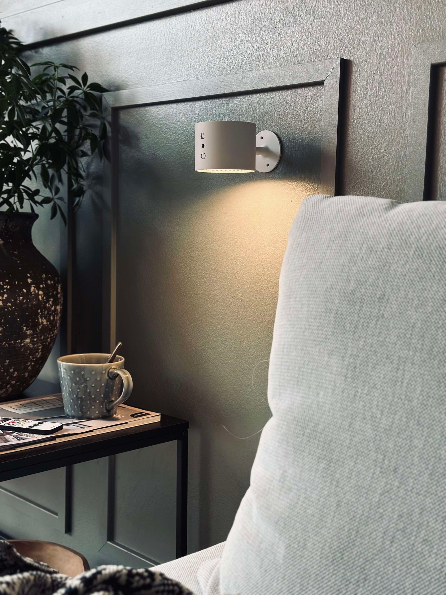Vegglampe – Oppladbar med fjernkontroll