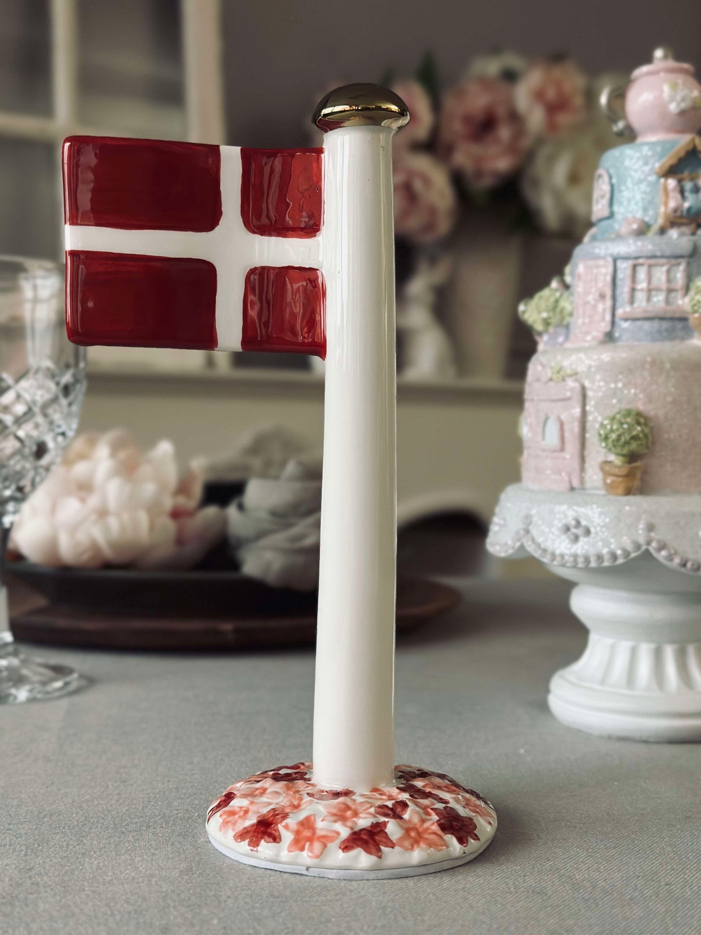 Flagg keramikk – Dannebrog m. rosa fot