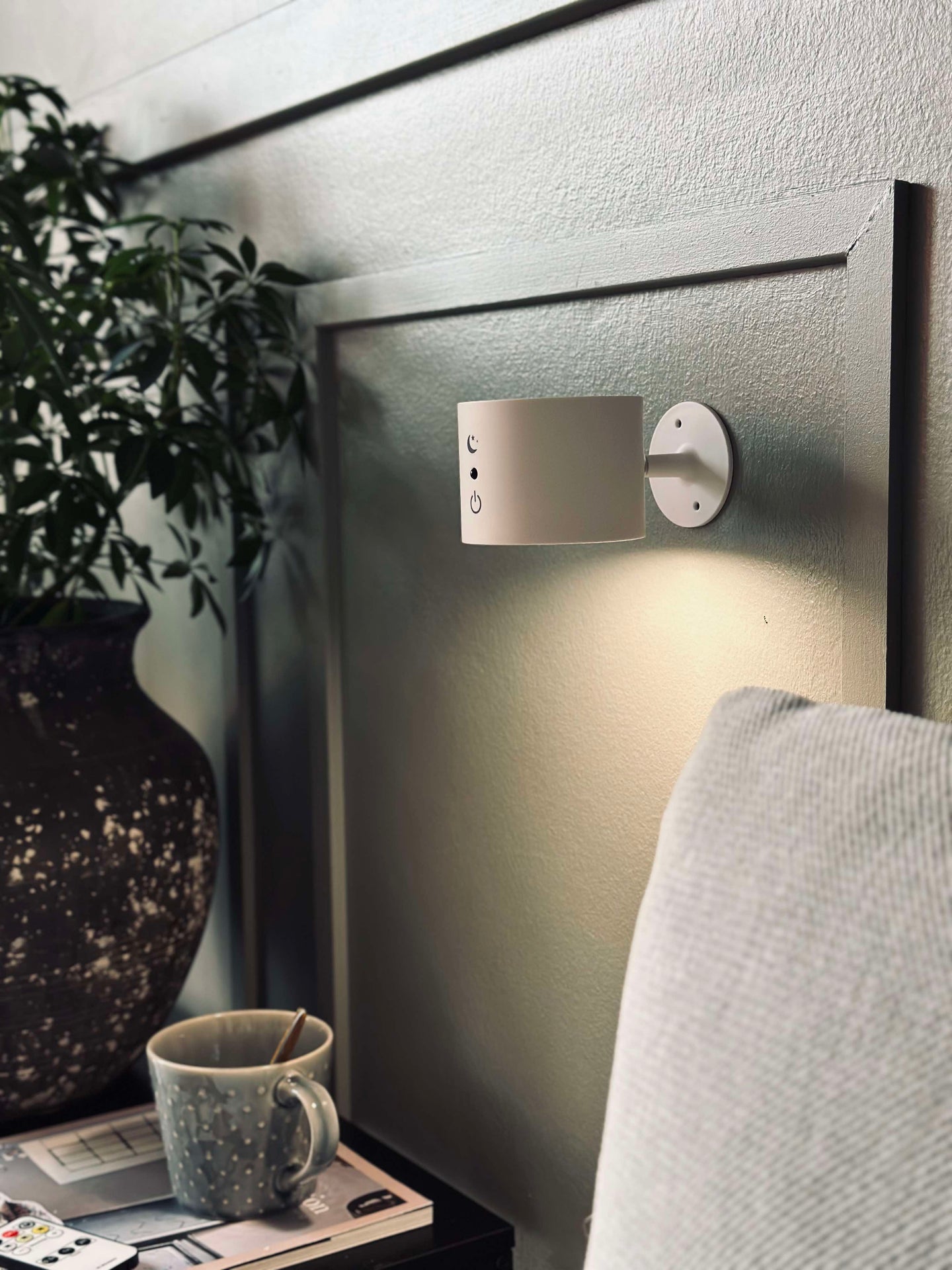 Vegglampe – Oppladbar med fjernkontroll