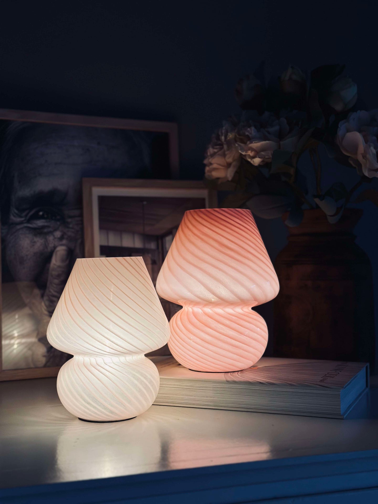 Mushroom Medium – Hvit munnblåst glass