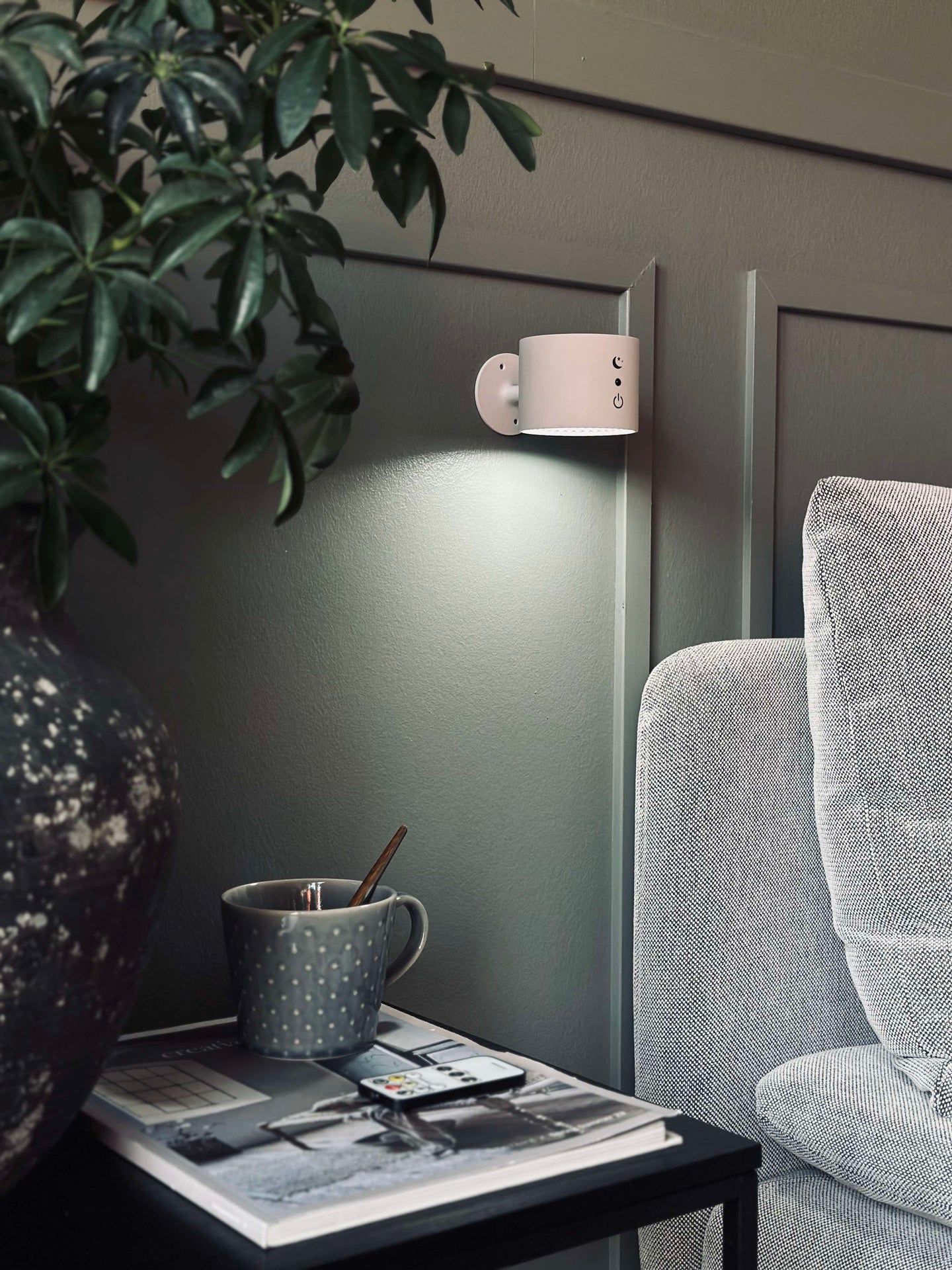 Vegglampe – Oppladbar med fjernkontroll