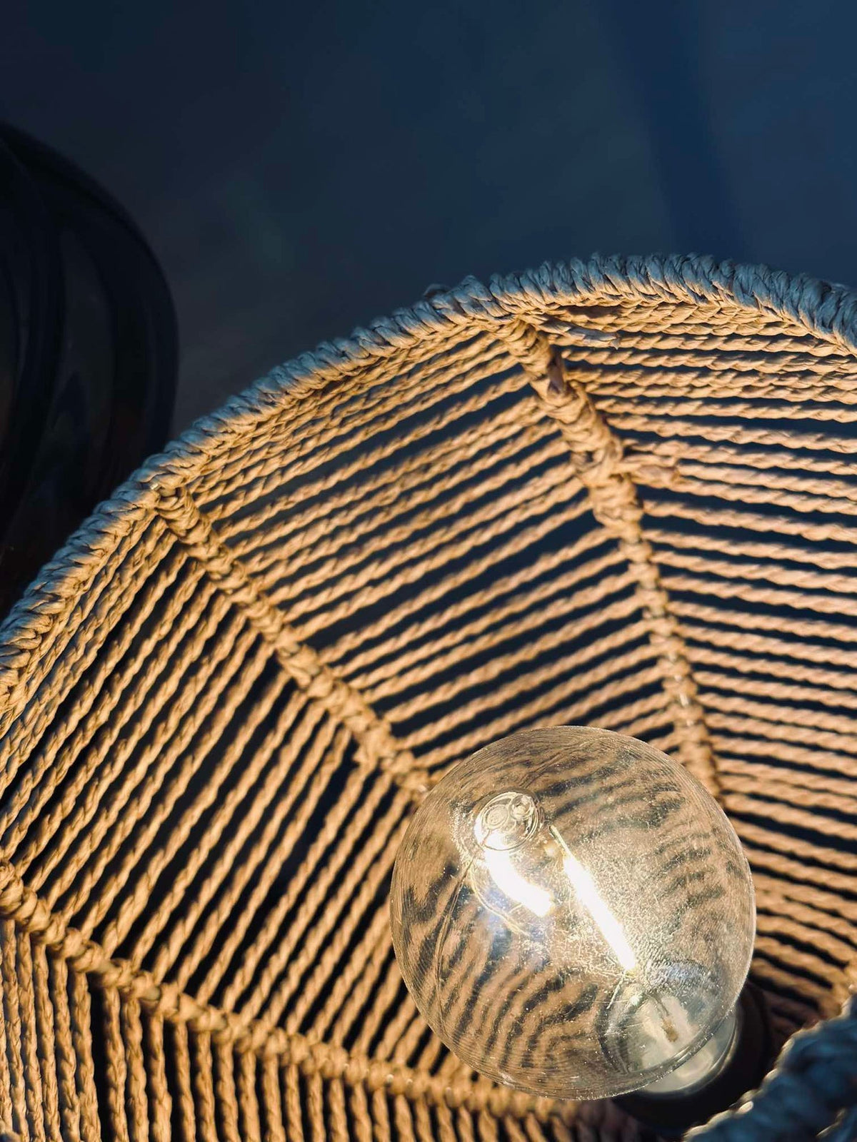 LED-lampe på batterier m. timerfunksjon