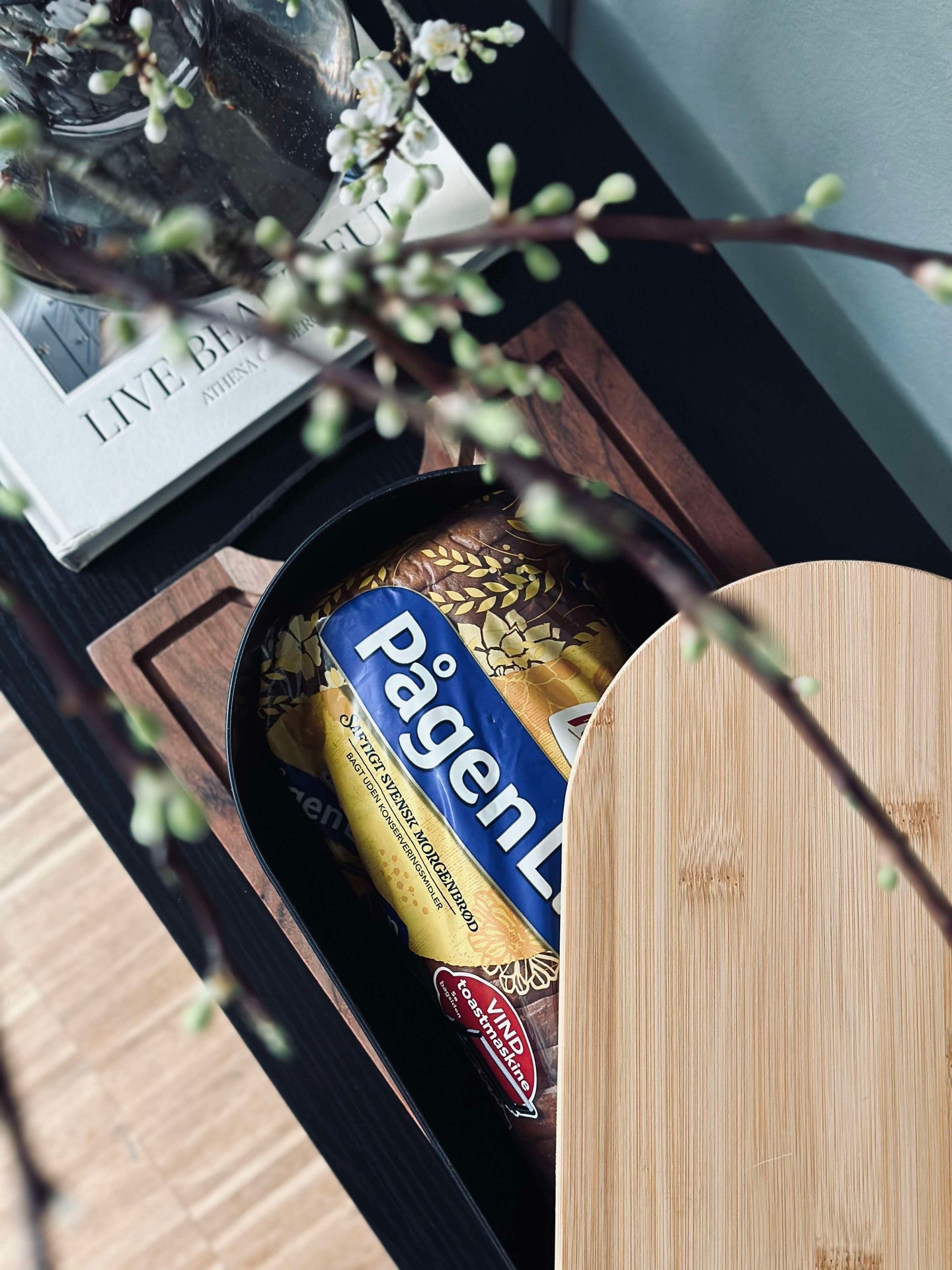 Brødkasse med bambuslokk