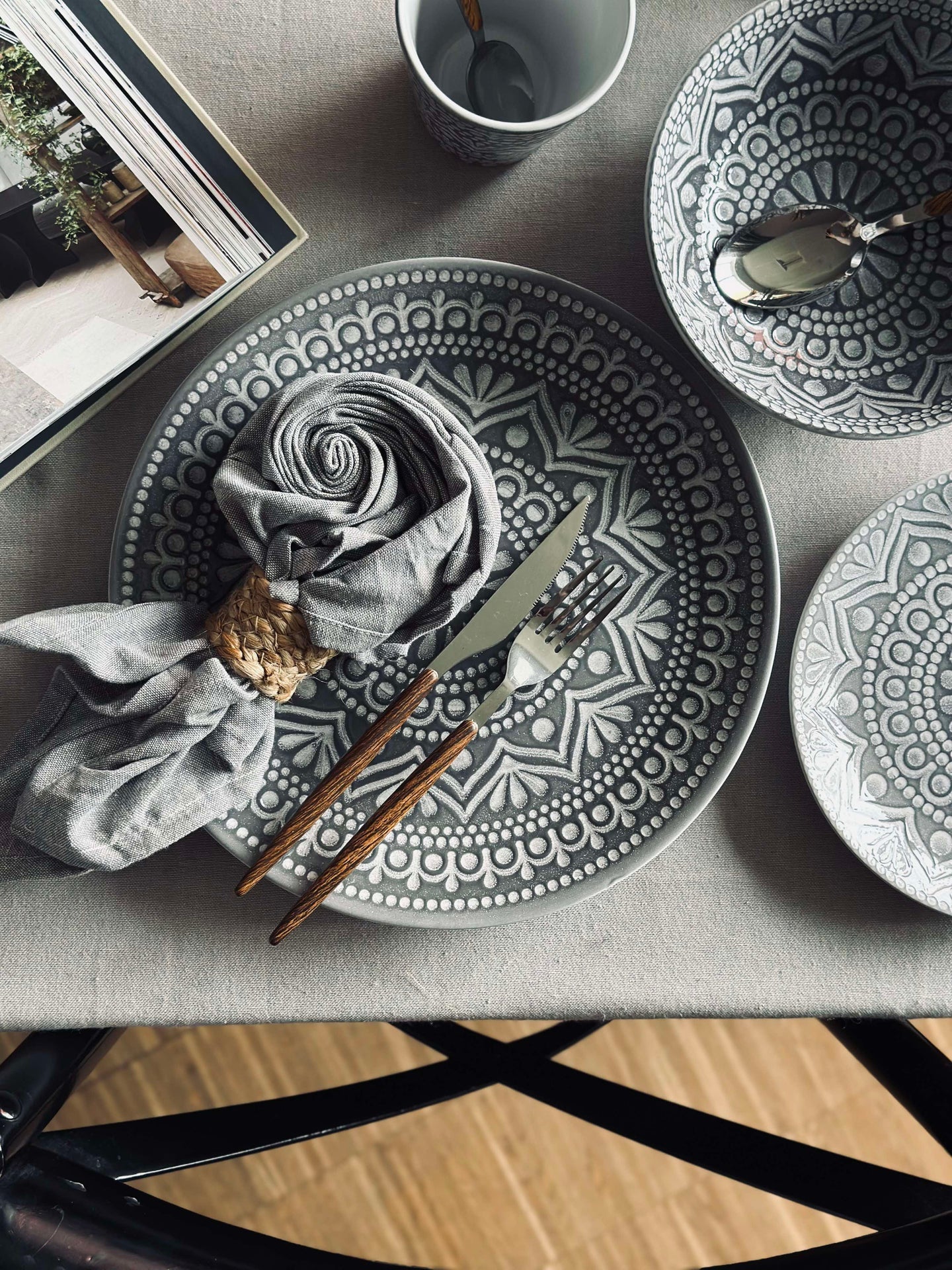 Tallerken India Stonewear 27cm - Grå