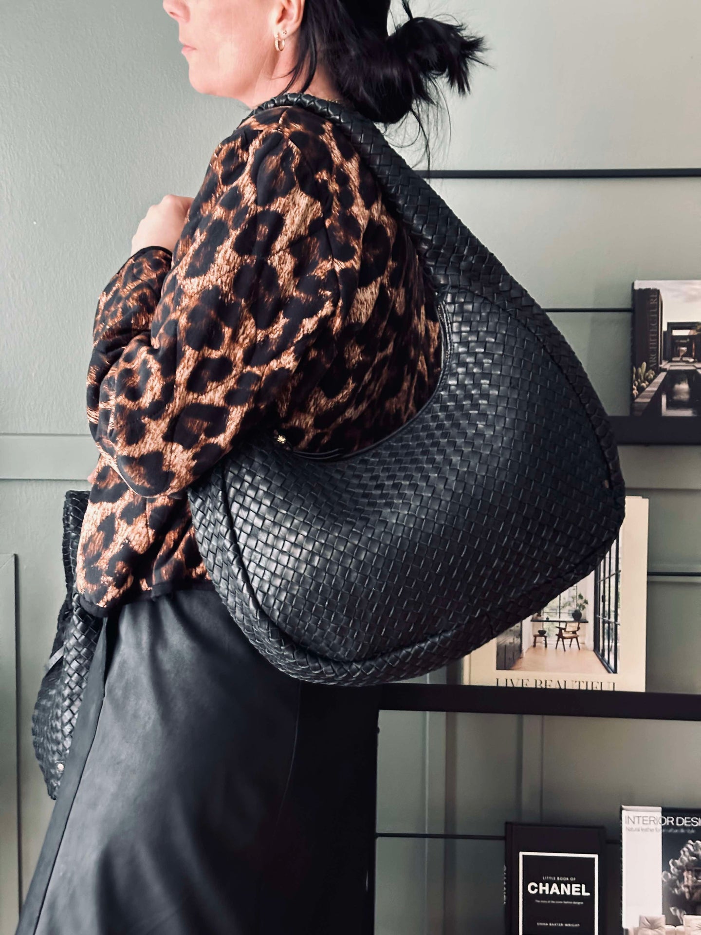 Elegant håndflettet skulderveske - Black big