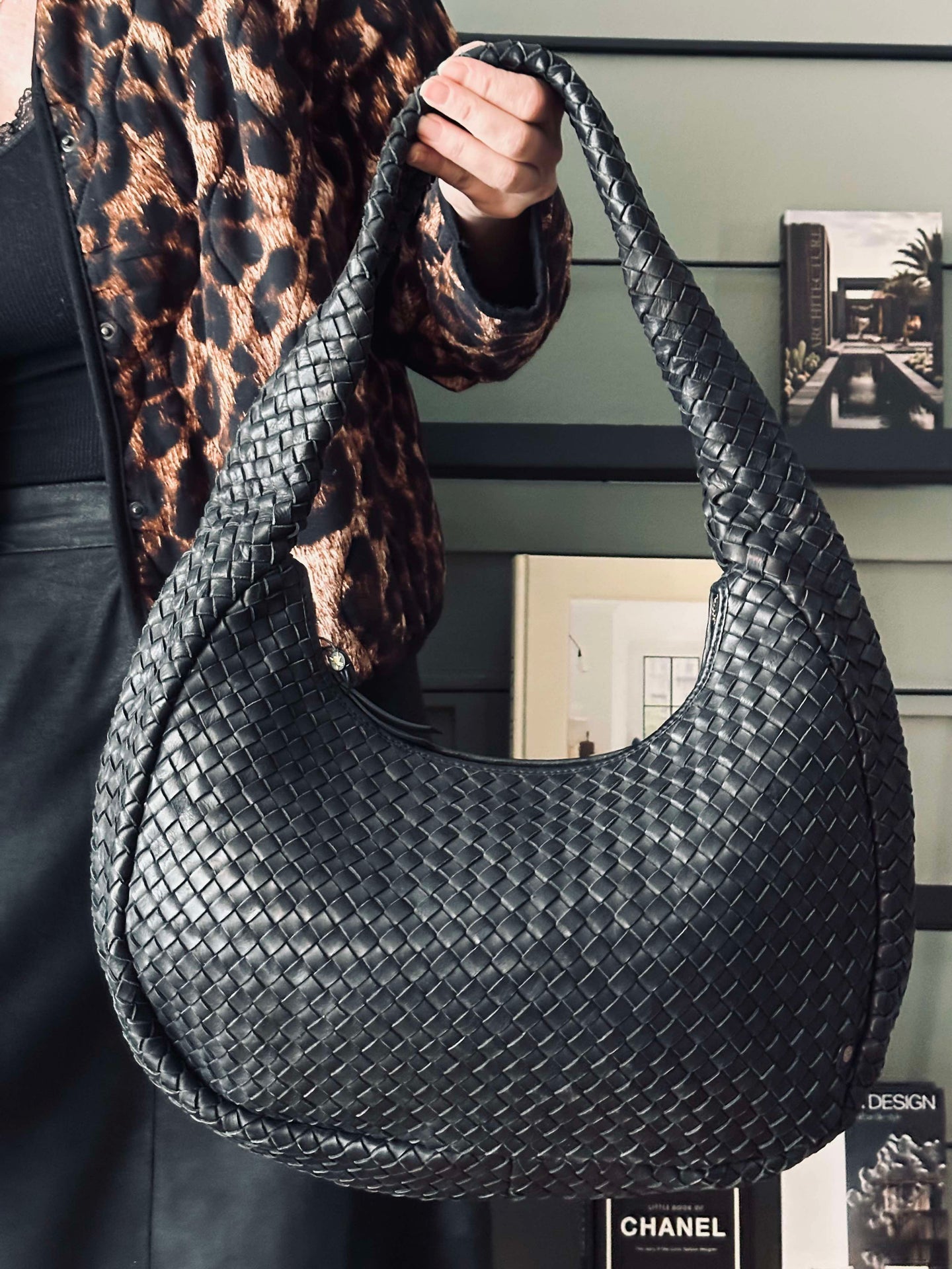 Elegant håndflettet skulderveske - Black big