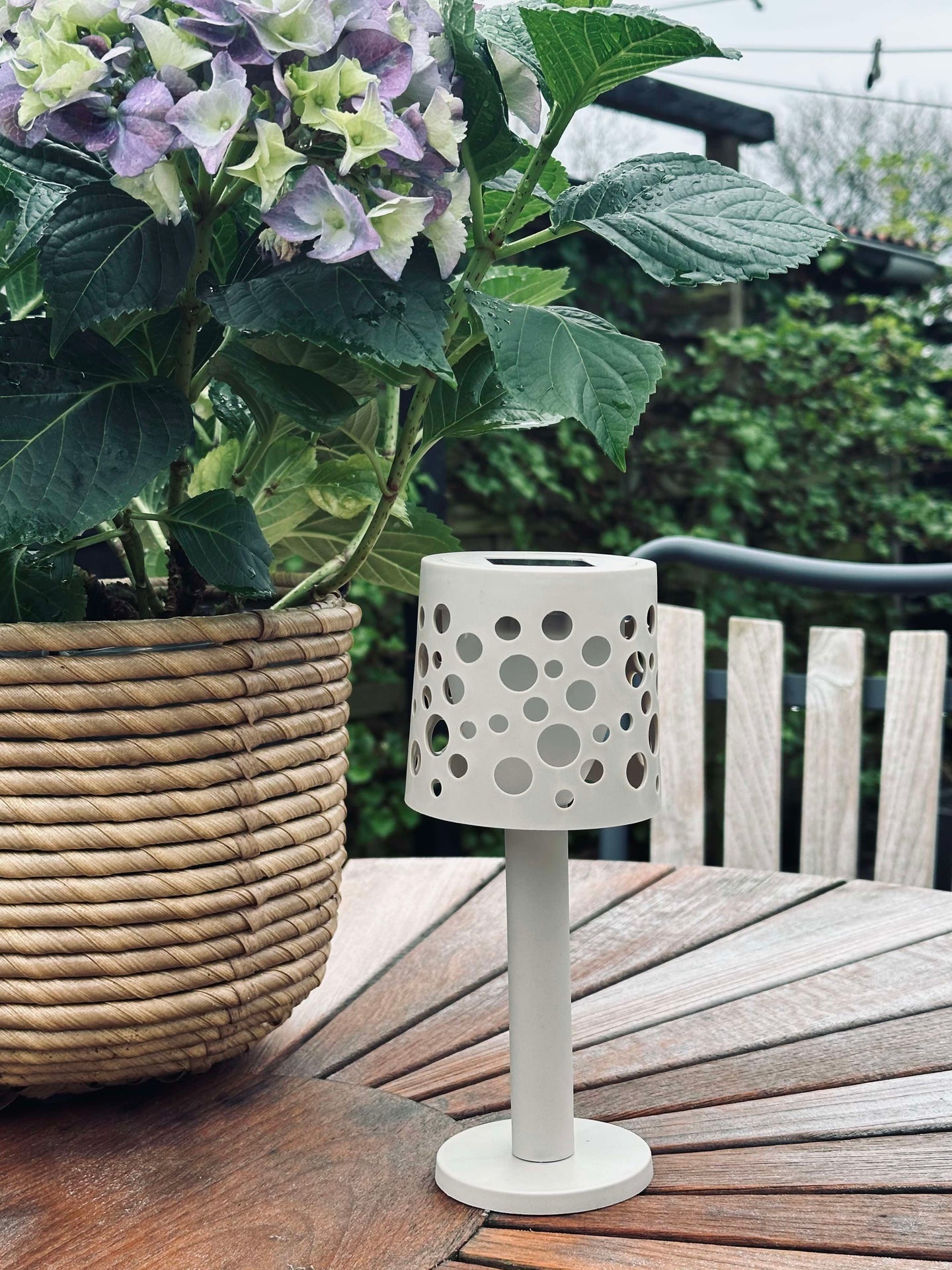 Bordlampe med solceller - Lys beige